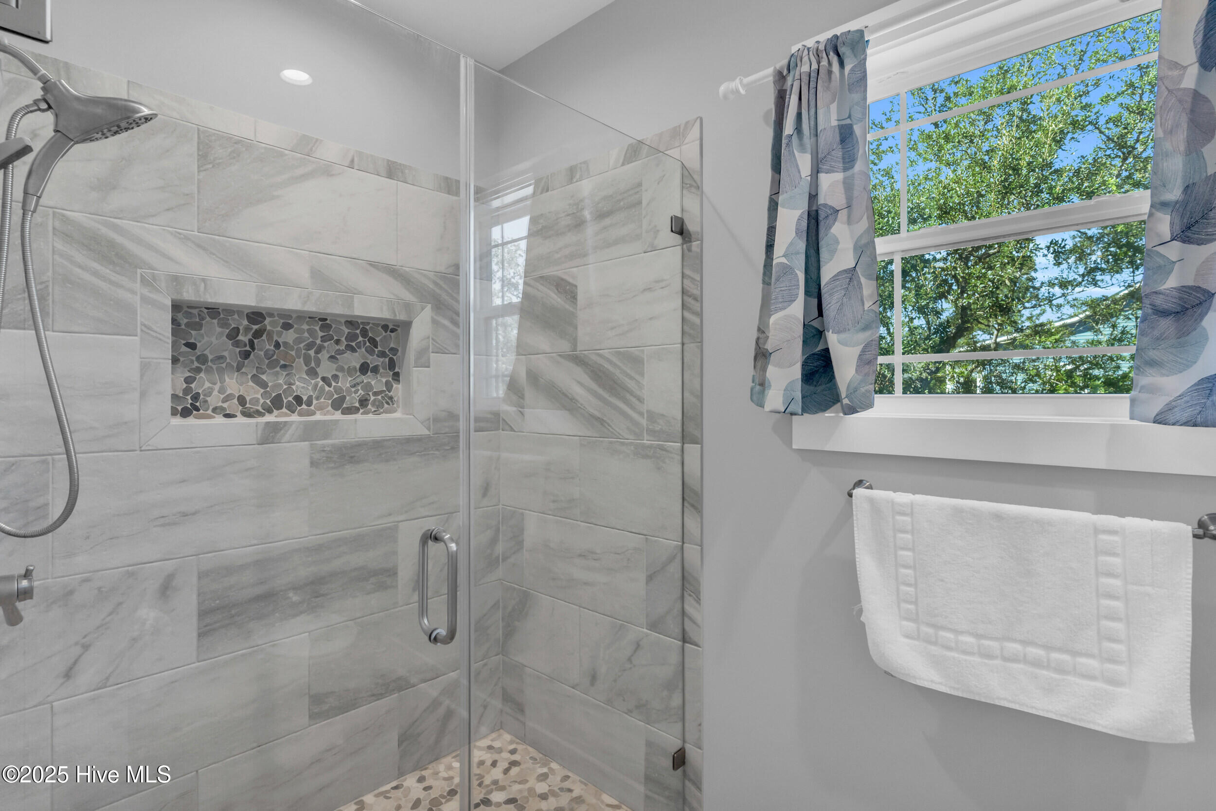 100537847 | Photo 18