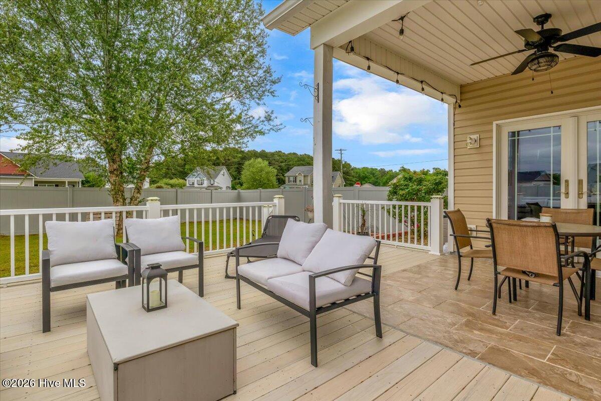 100570228 | Photo 34