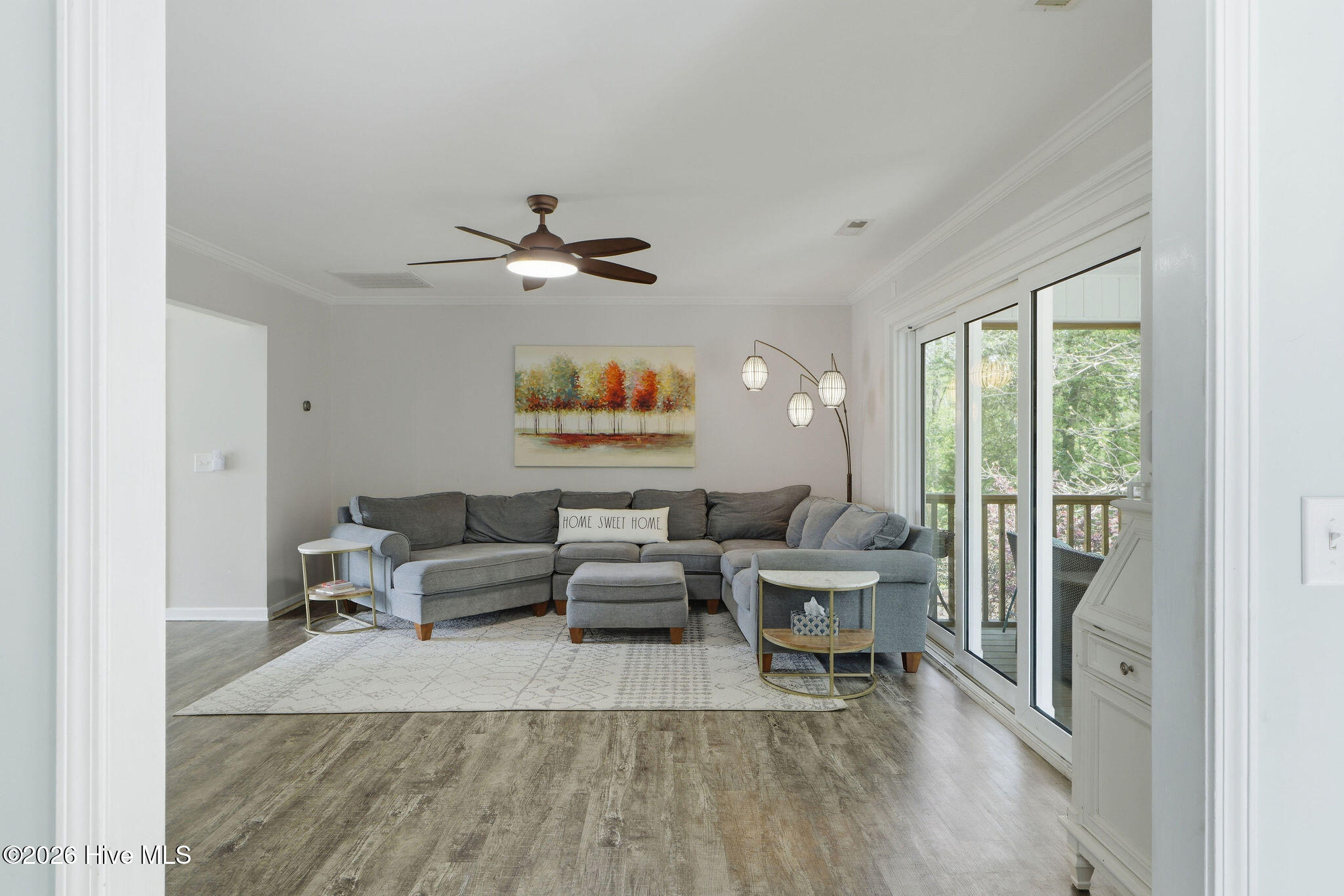 100565311 | Photo 23