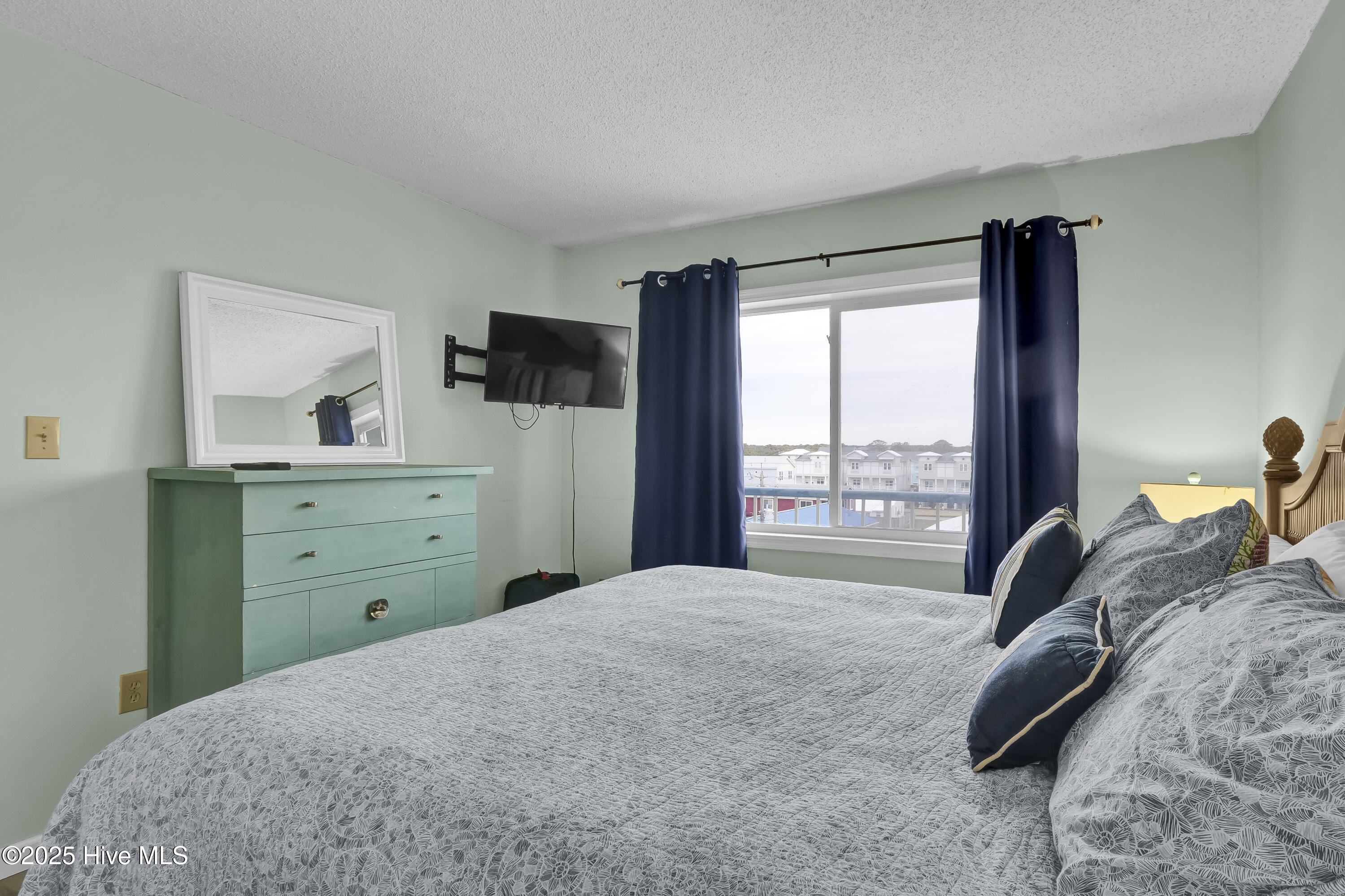 100525752 | Photo 12