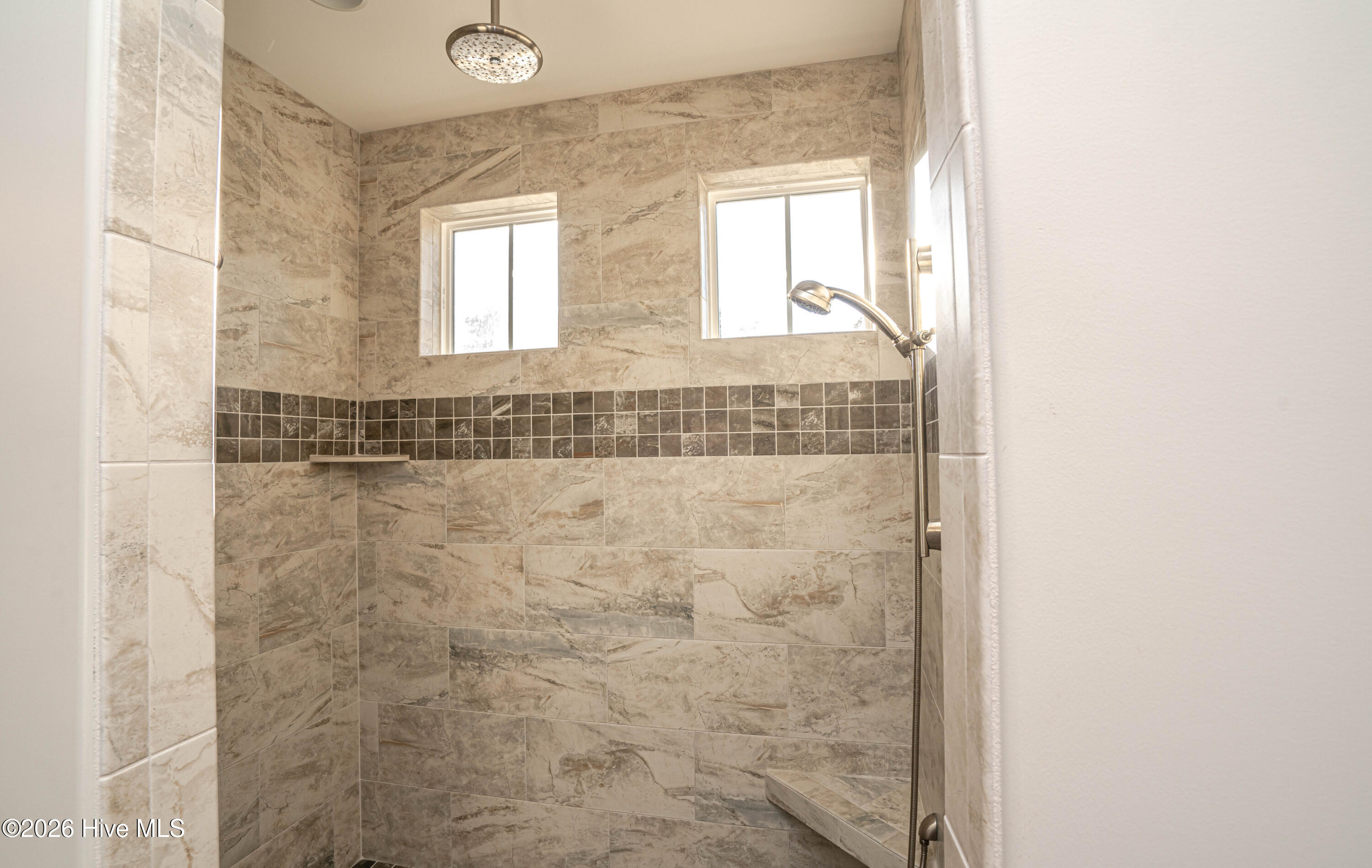 100550389 | Photo 46