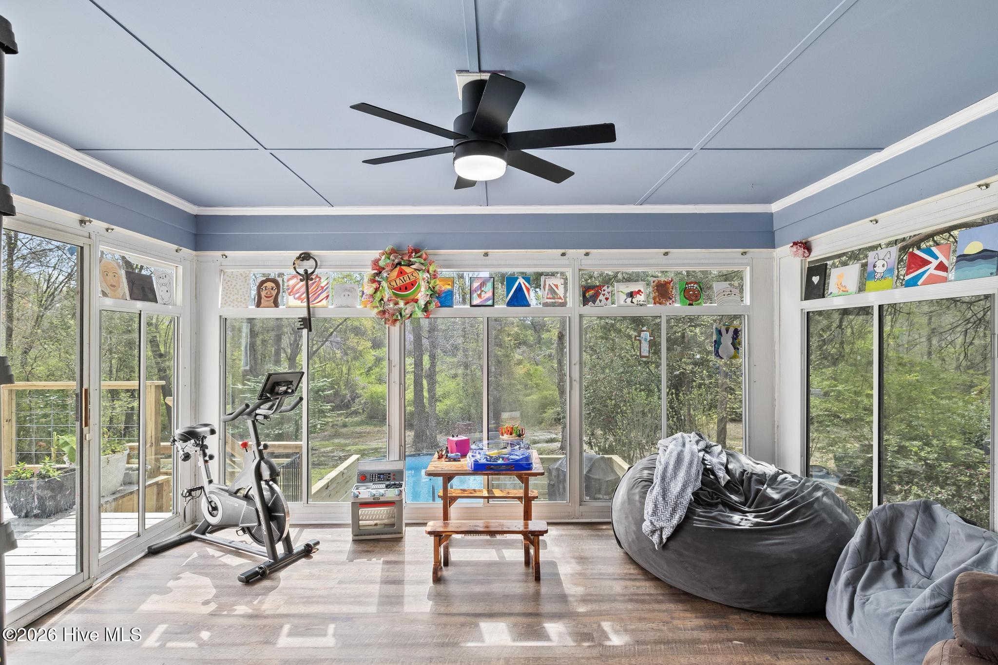 100563926 | Photo 23