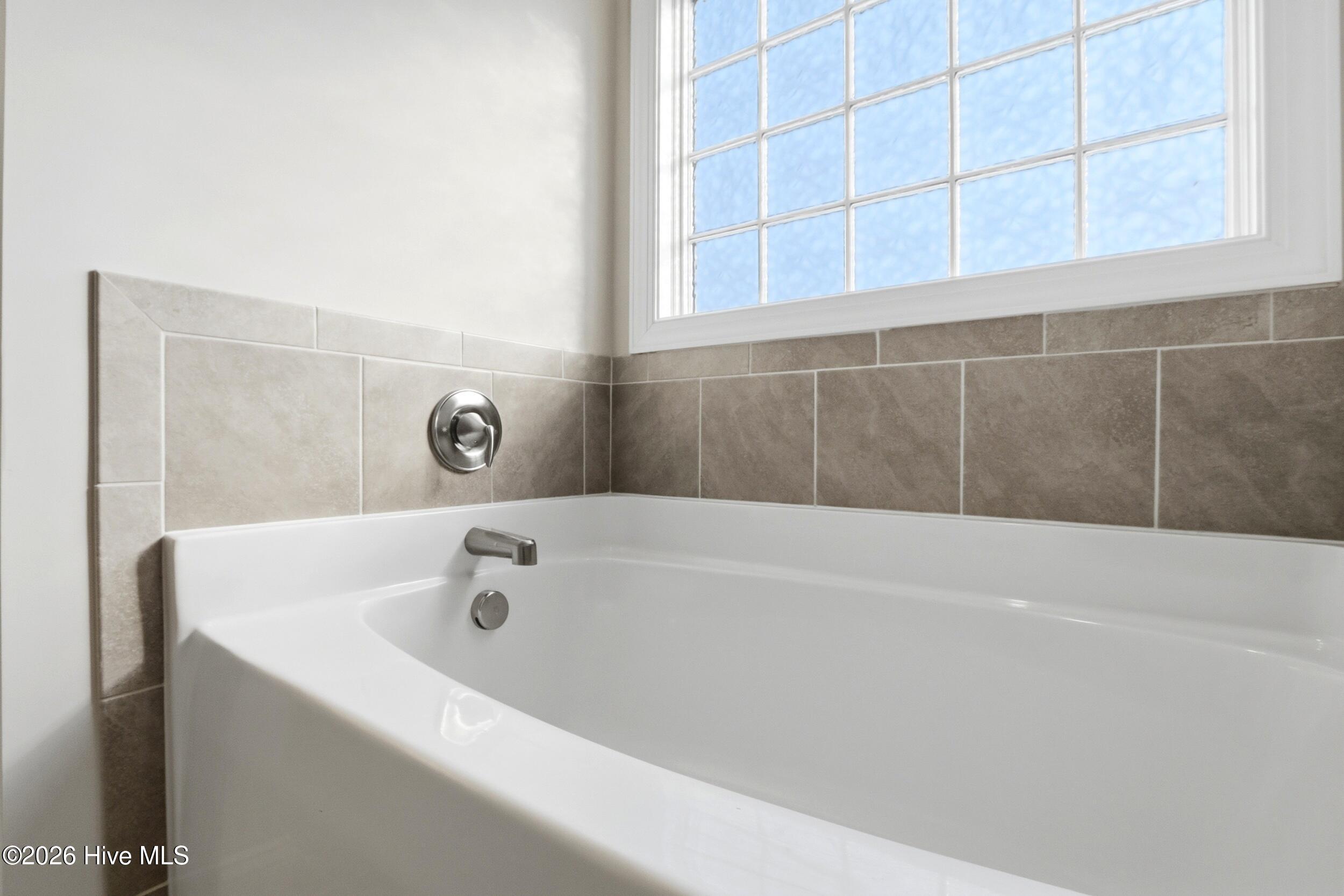 100562306 | Photo 35