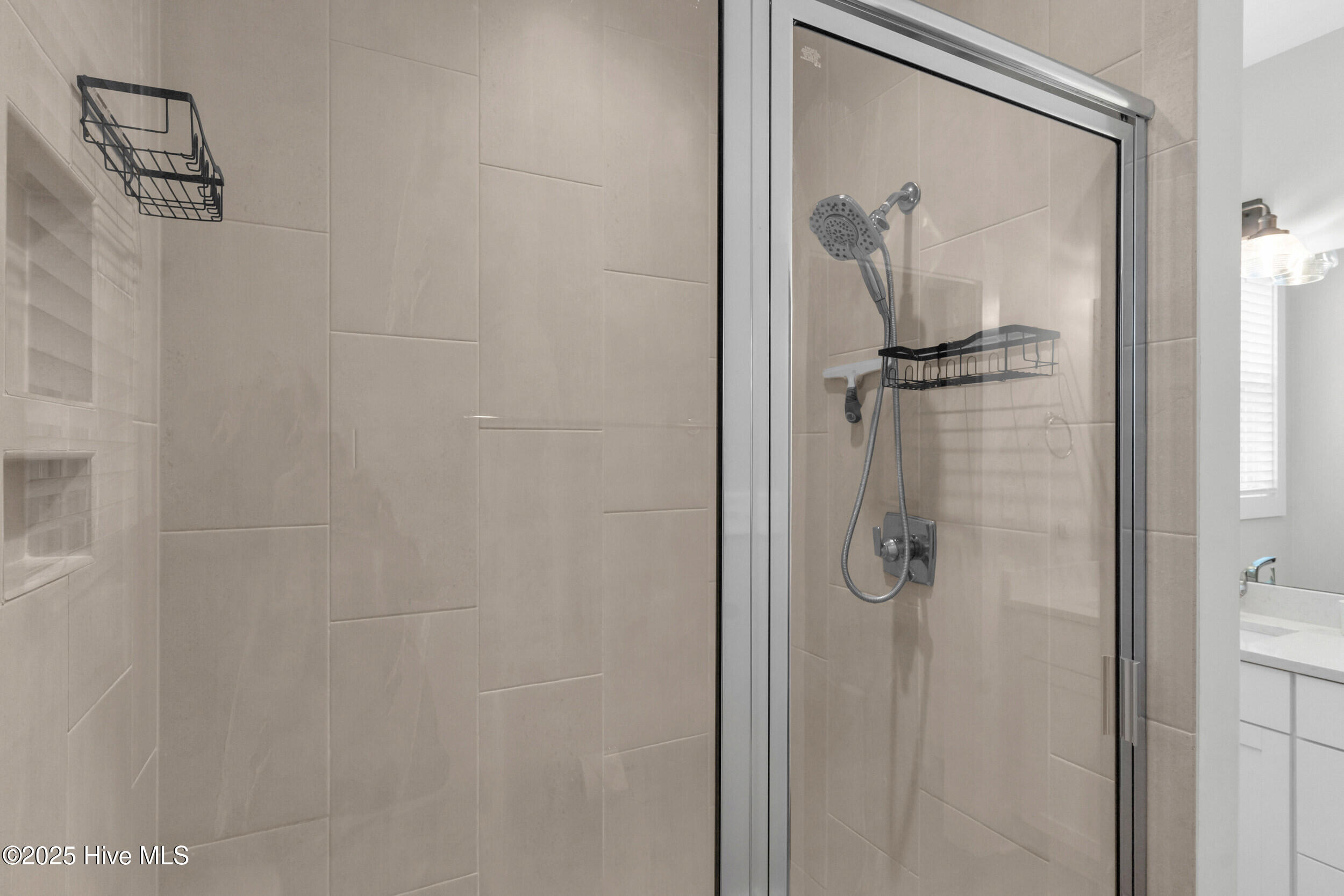 100565755 | Photo 16