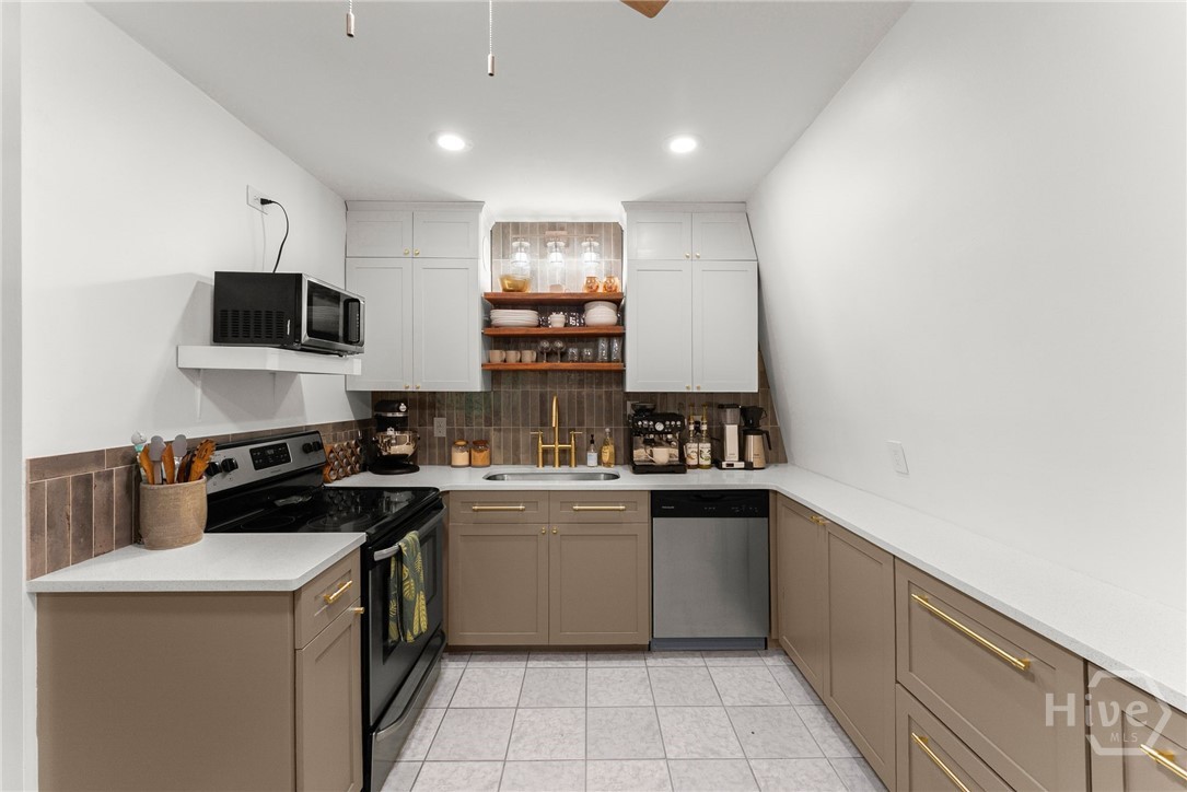 100 Hidden Hills Lane