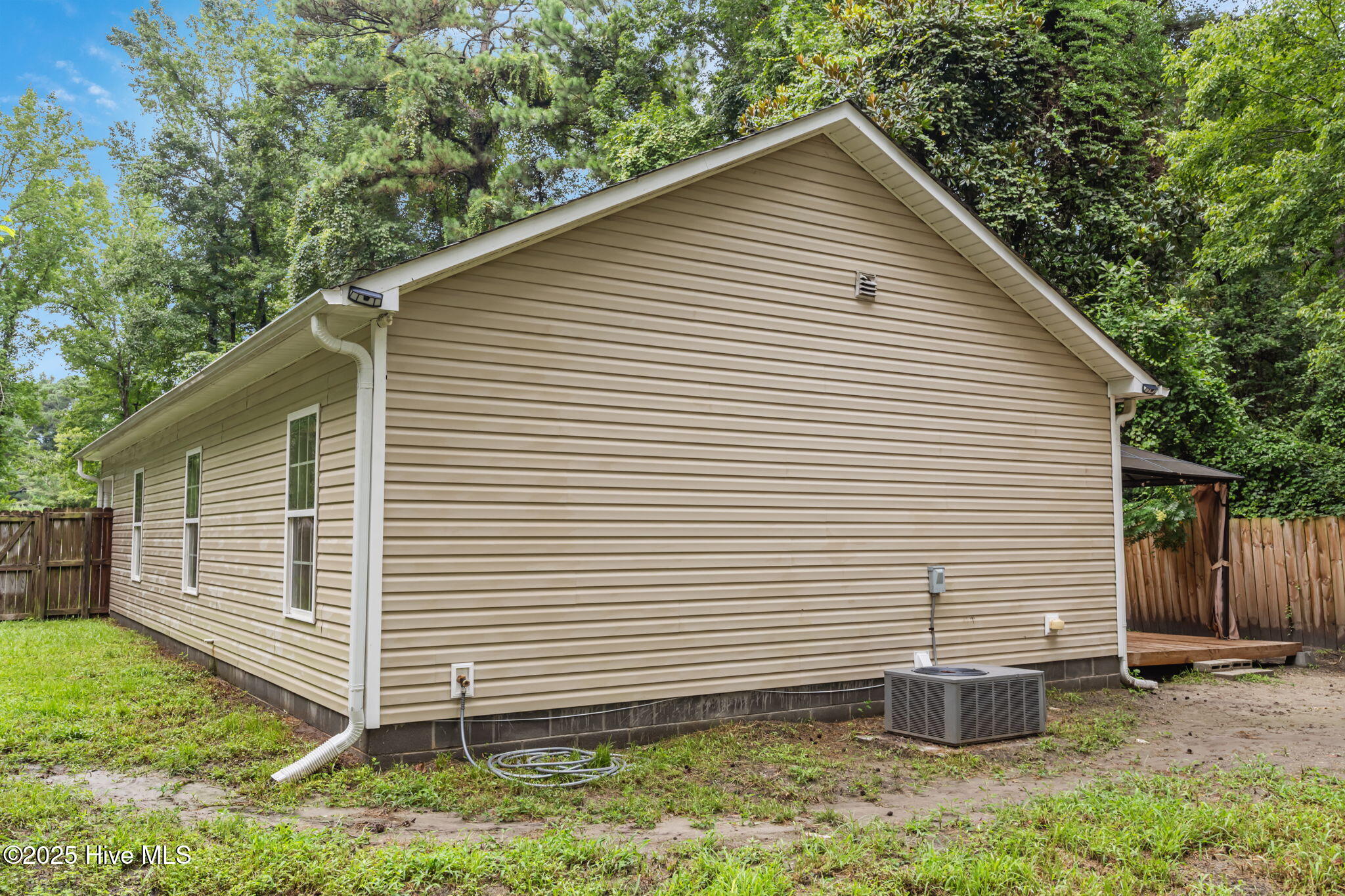 100522218 | Photo 33