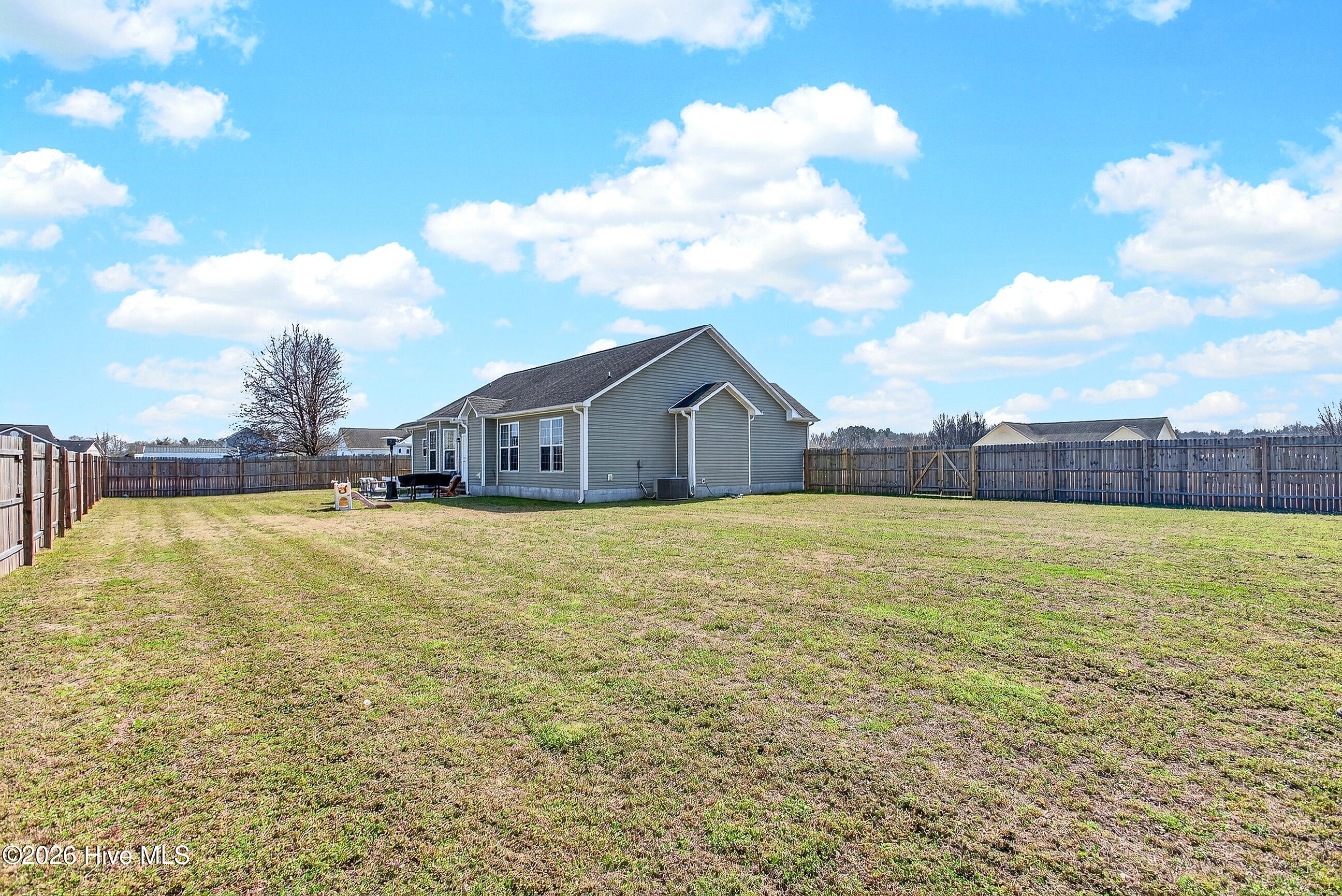 100558370 | Photo 21