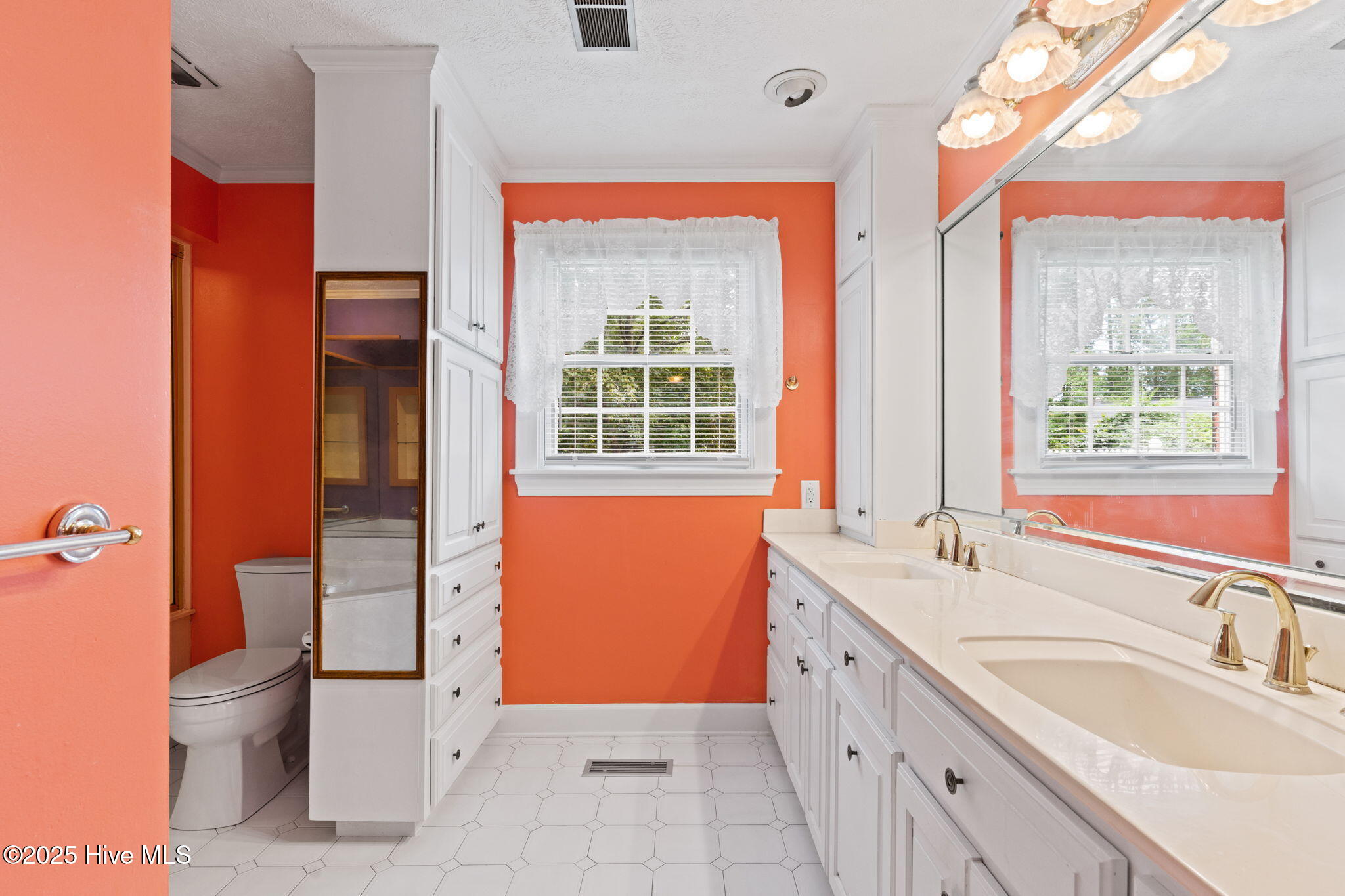 100526462 | Photo 30