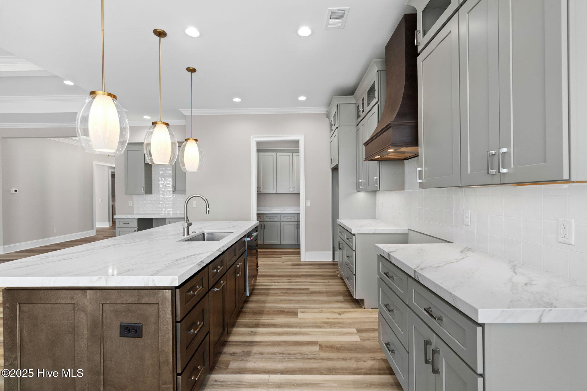 100525114 | Photo 12