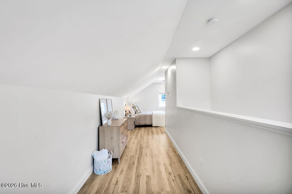 100566148 | Photo 23