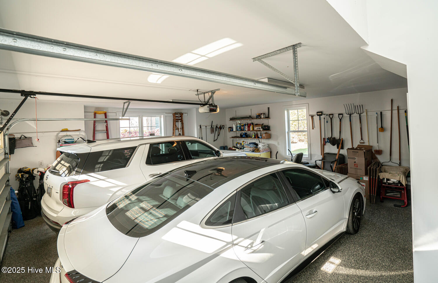 100547703 | Photo 44