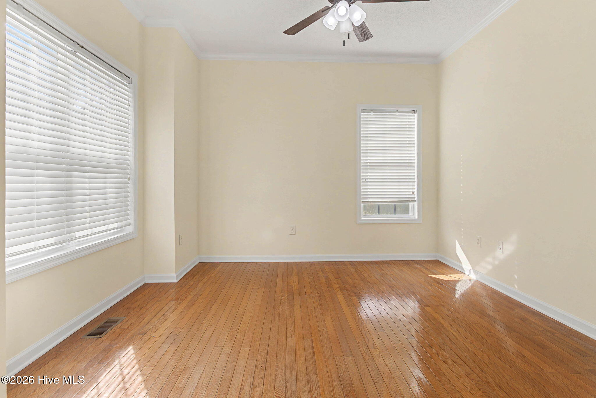 100547779 | Photo 17