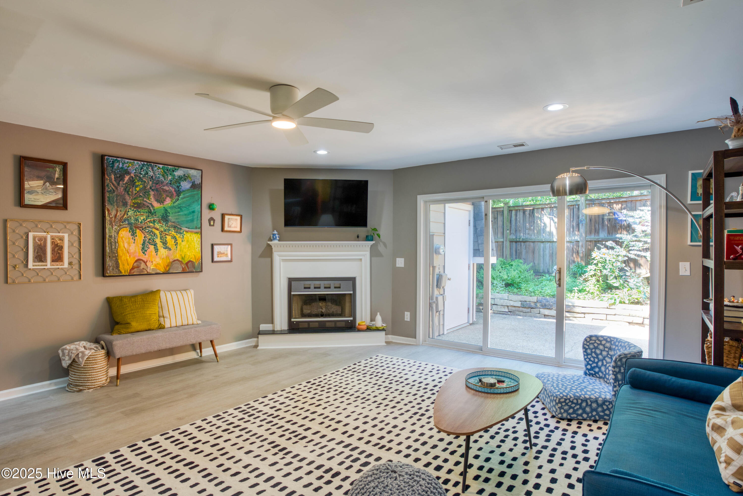 100518952 | Photo 11