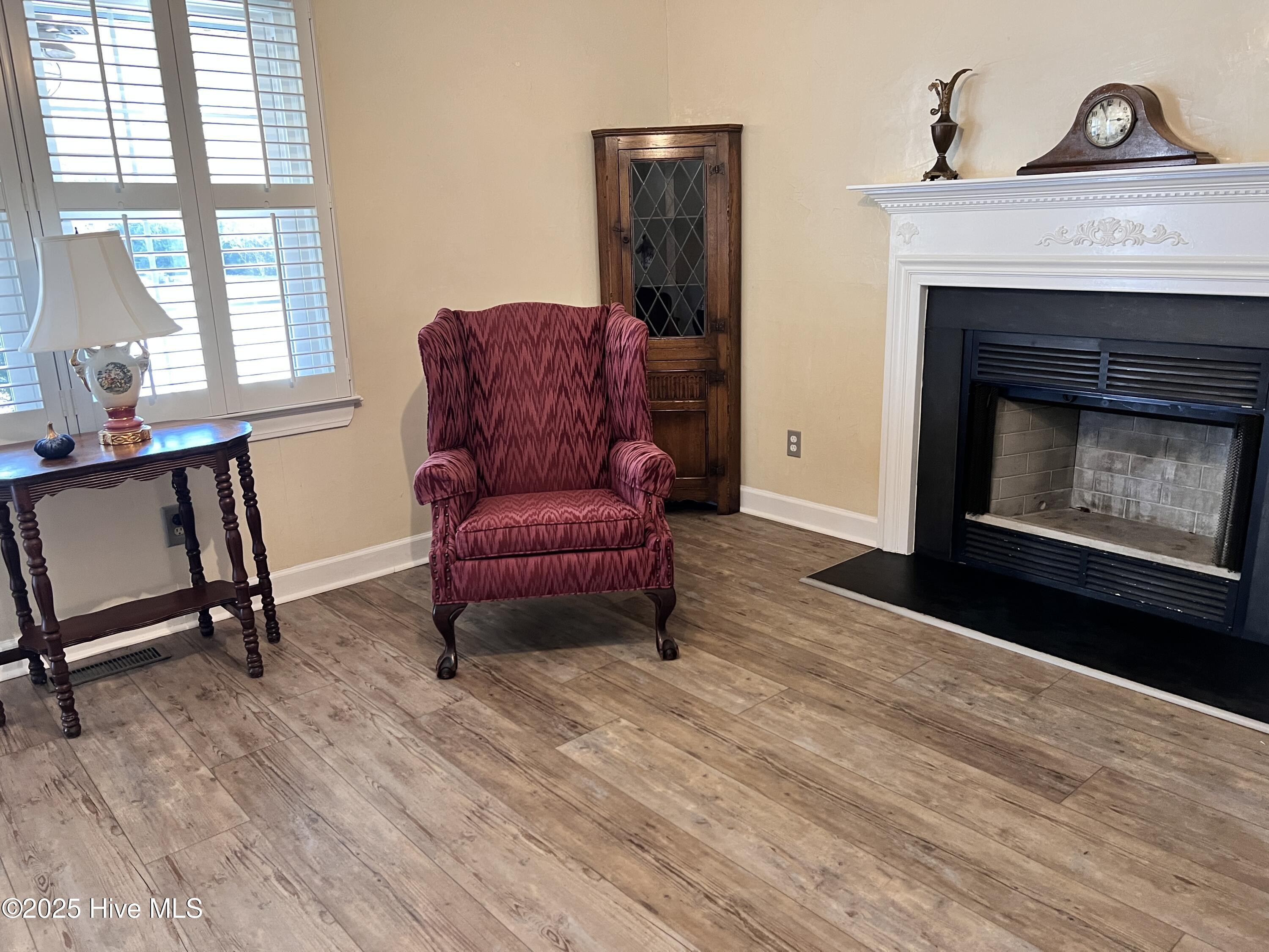 100542615 | Photo 11