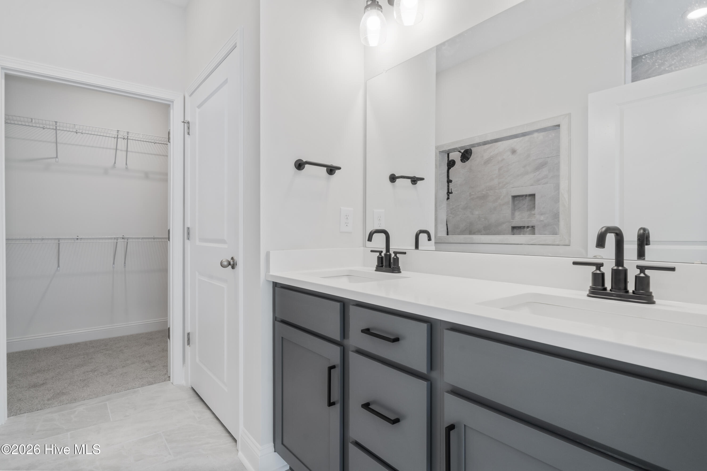 100553505 | Photo 16