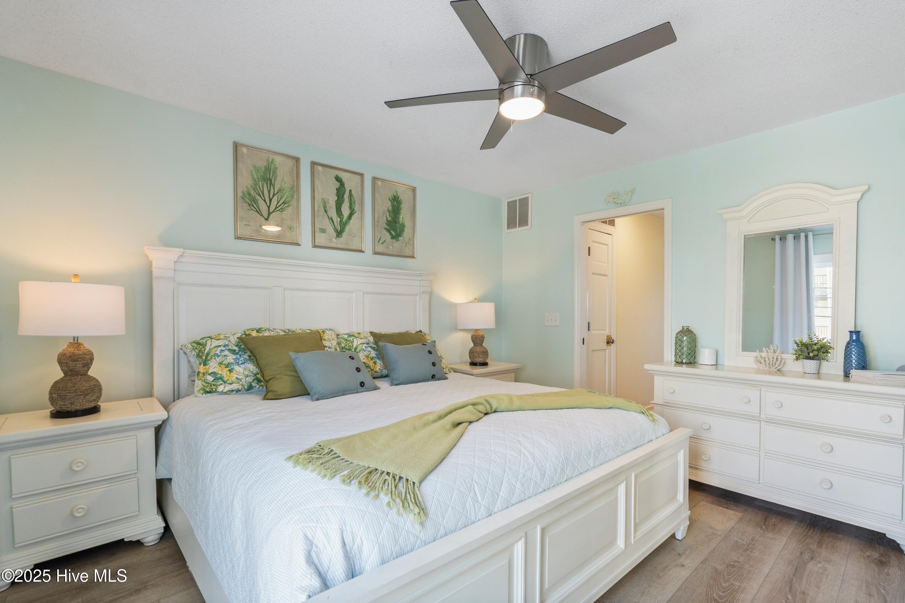 100536388 | Photo 19