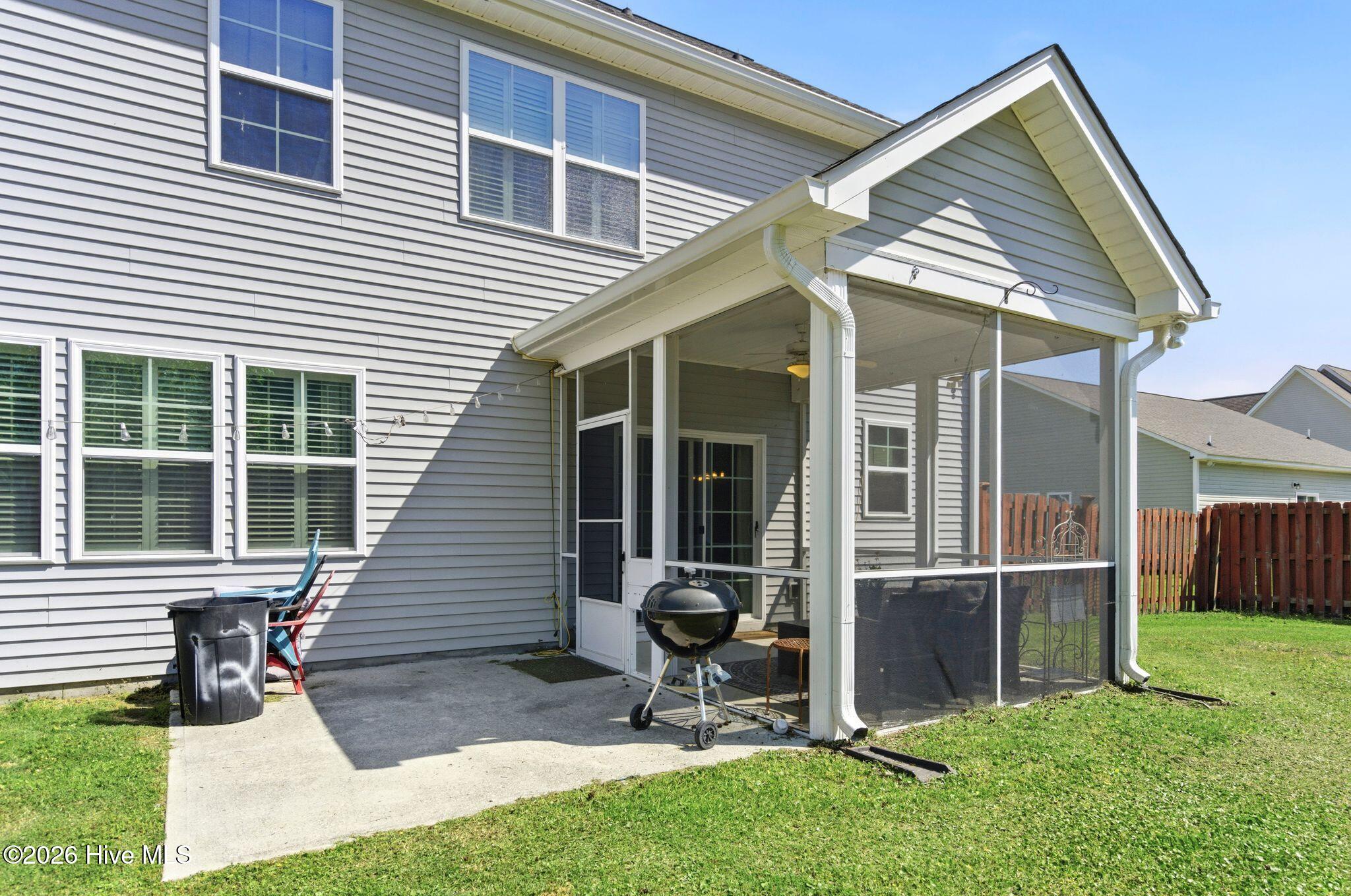 100568404 | Photo 57