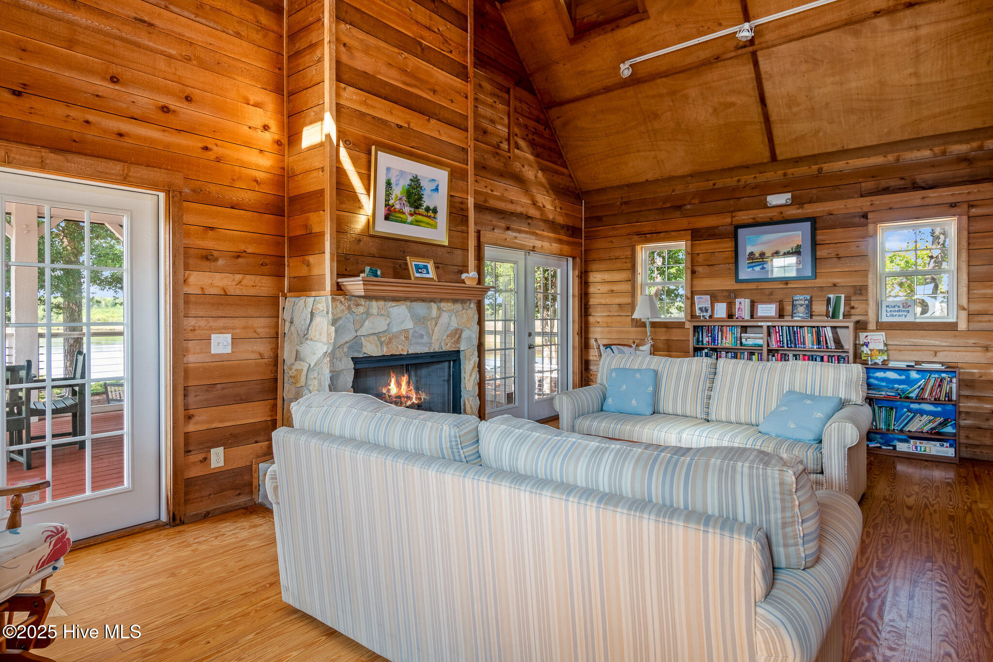 100530246 | Photo 45