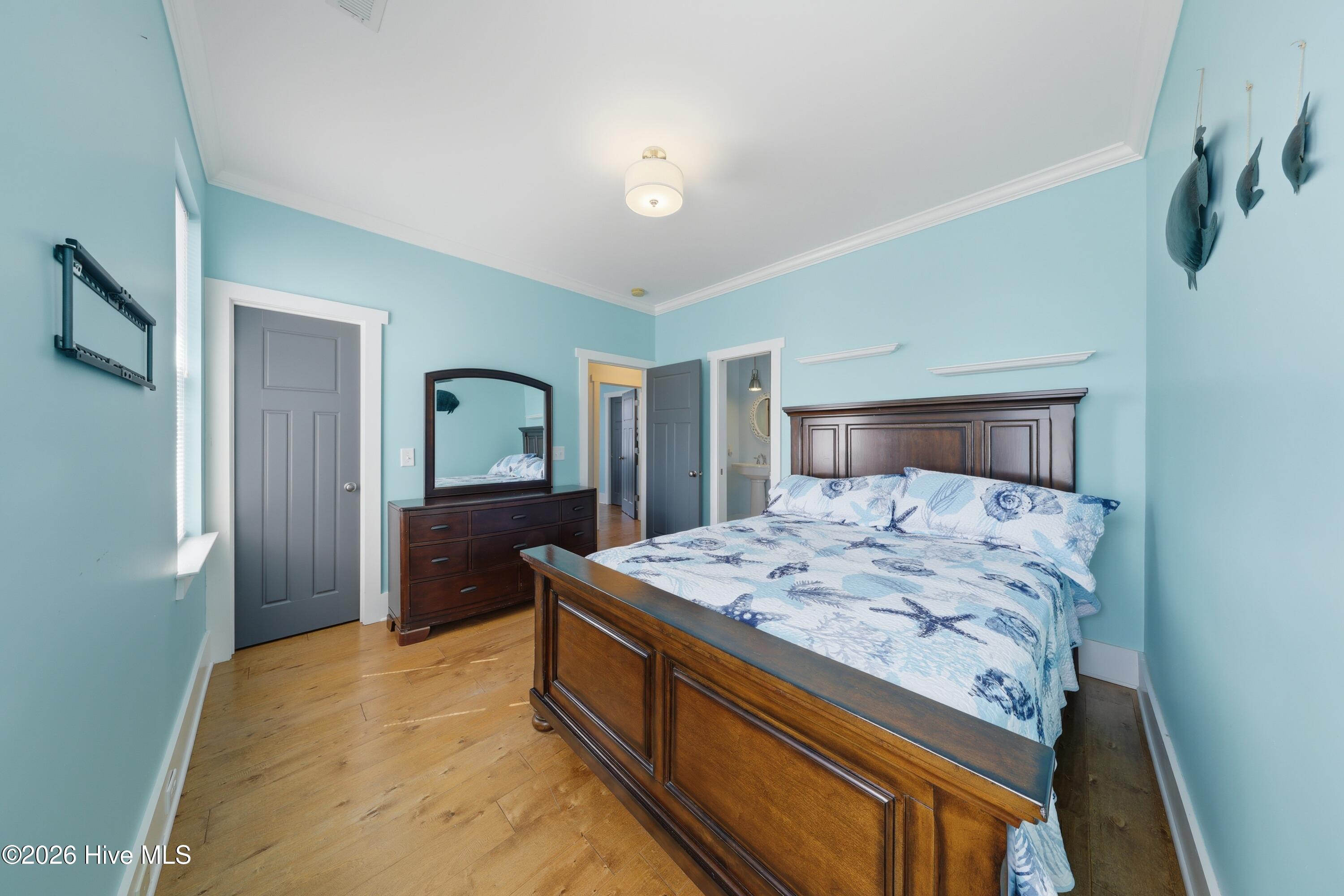 100564294 | Photo 44