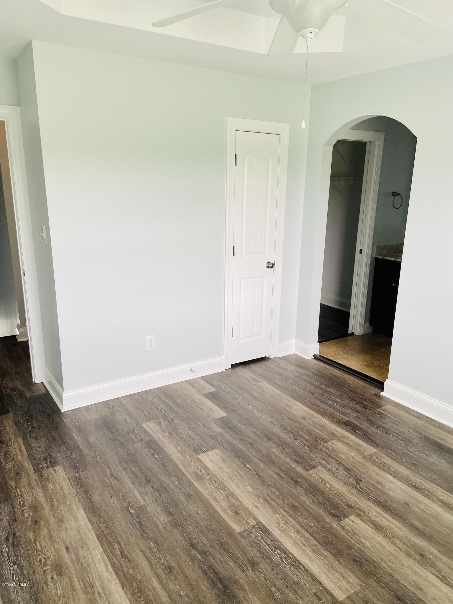 100 Parrot Landing Drive, Hubert, NC, 28539