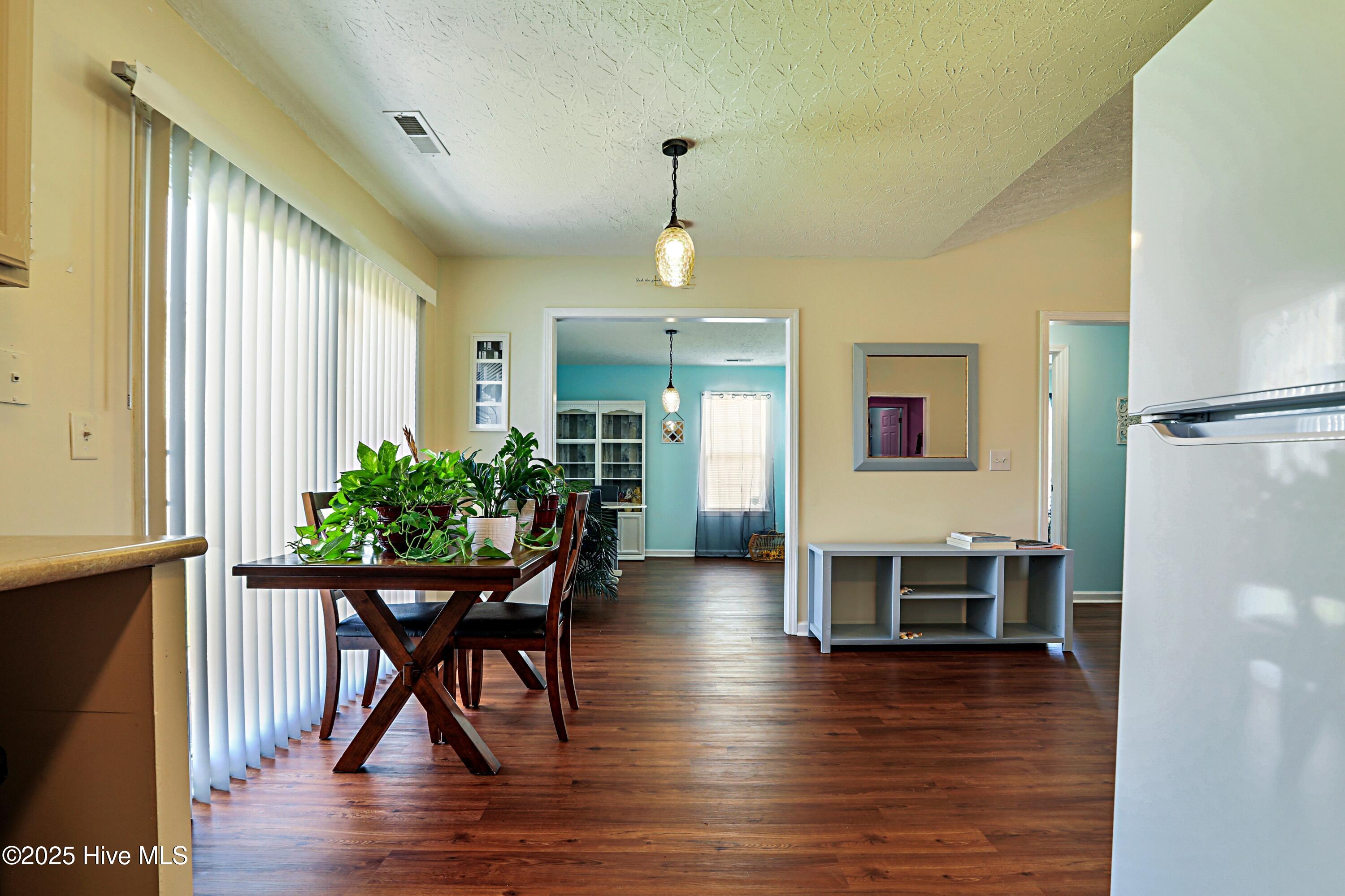 100506631 | Photo 11