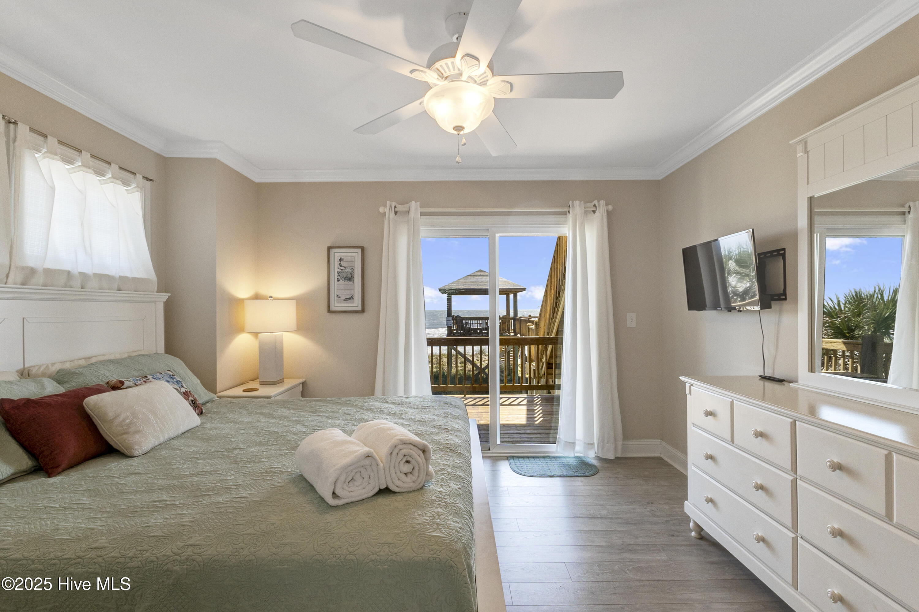 100557333 | Photo 37