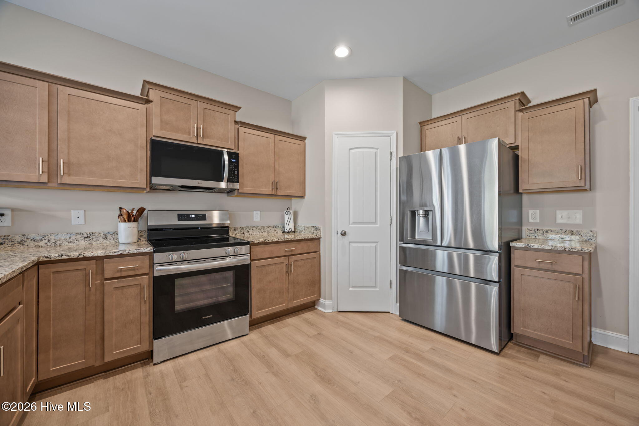 100561827 | Photo 23