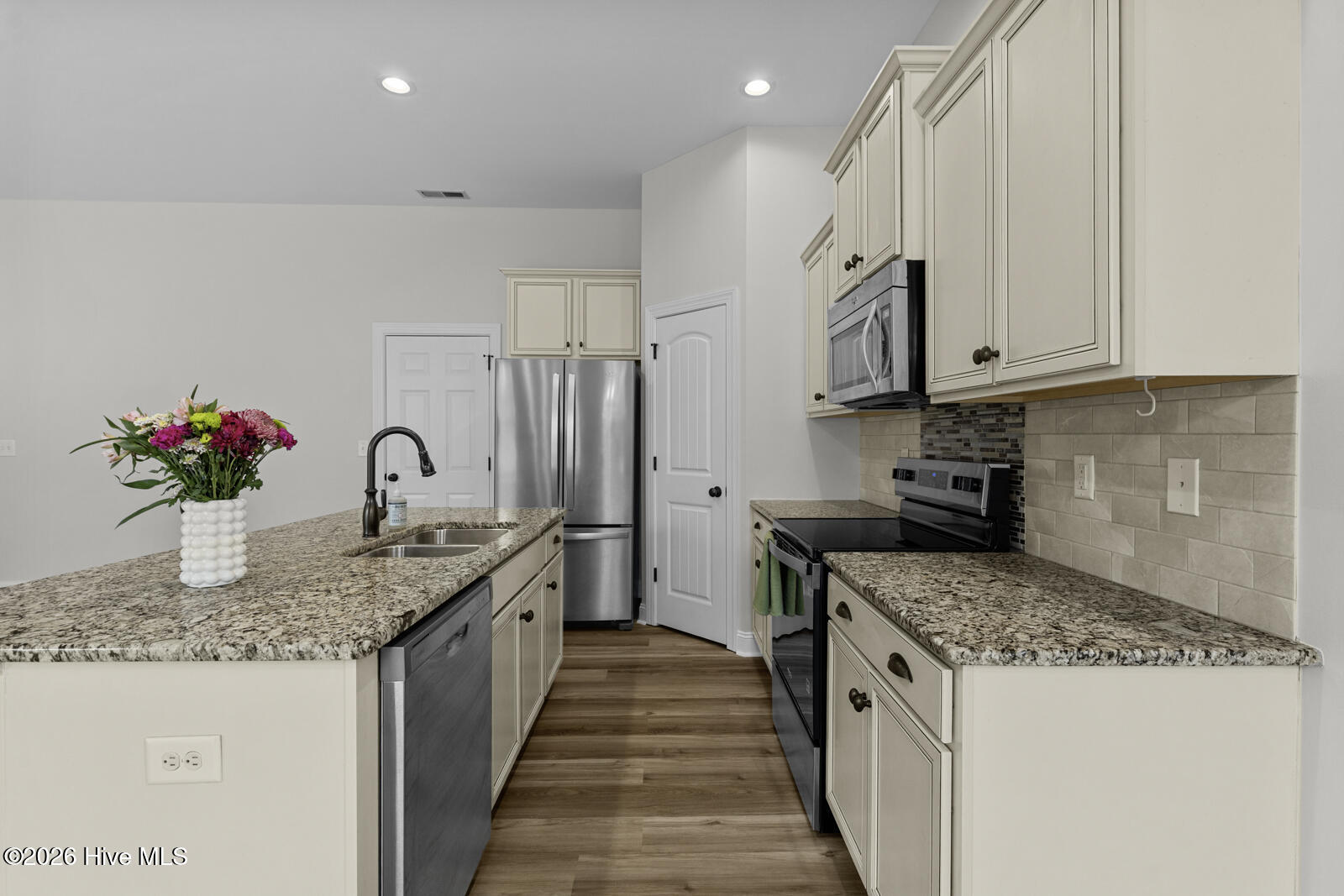 100562904 | Photo 12