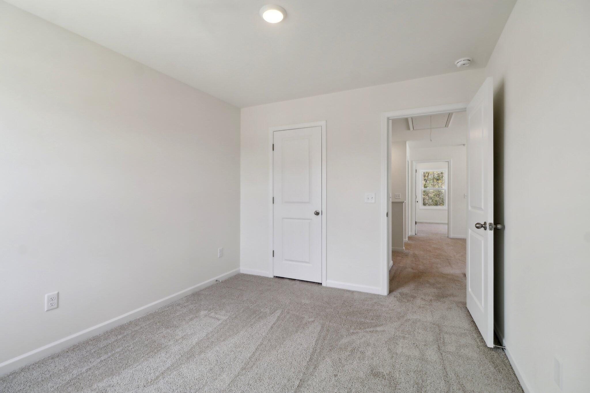 29-web-or-mls-Flat Coat Ln-019