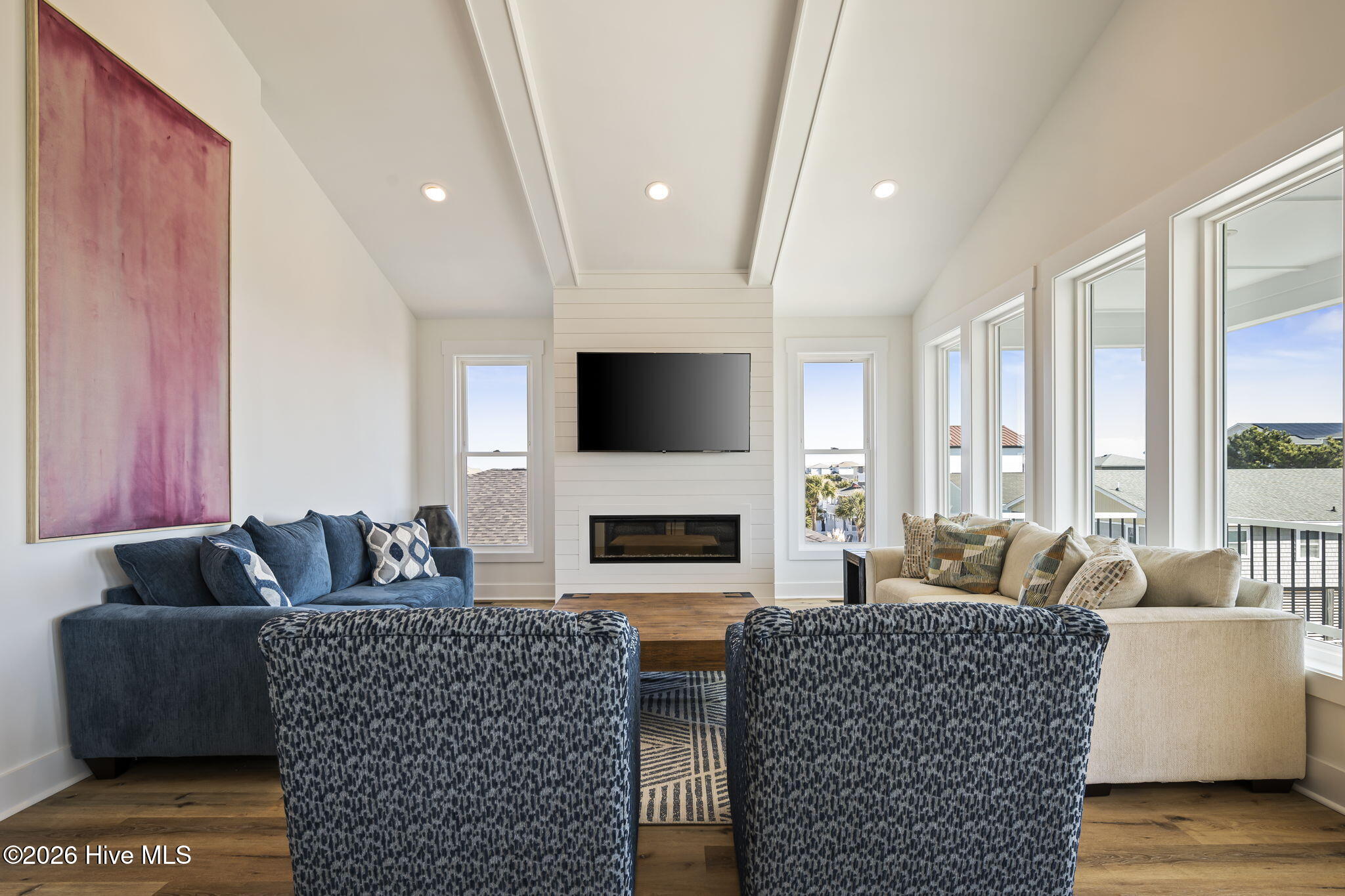 100550572 | Photo 14