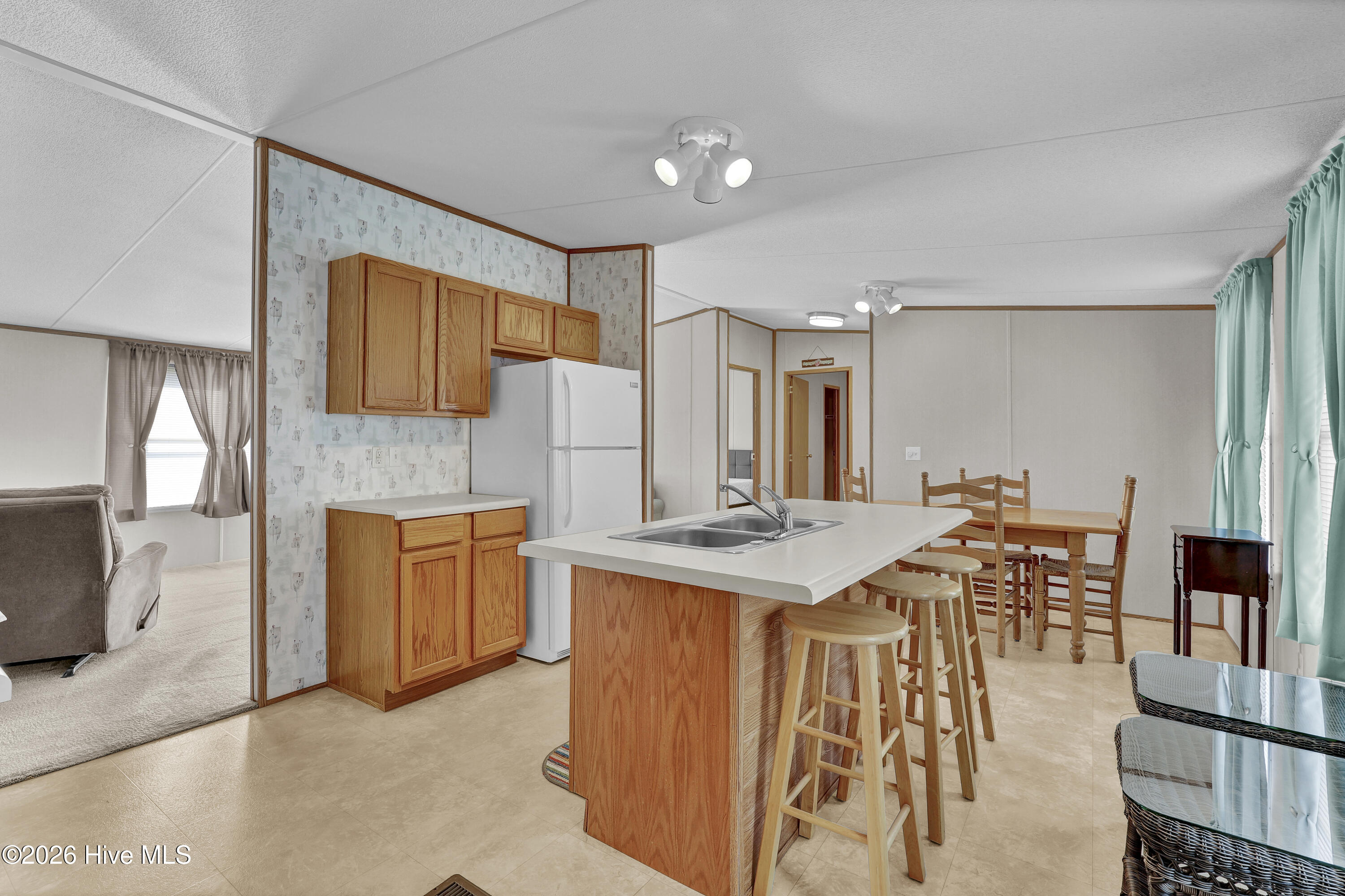 100564318 | Photo 12