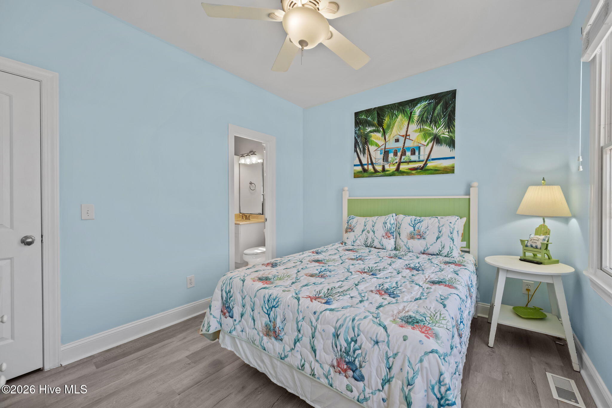 100570241 | Photo 59