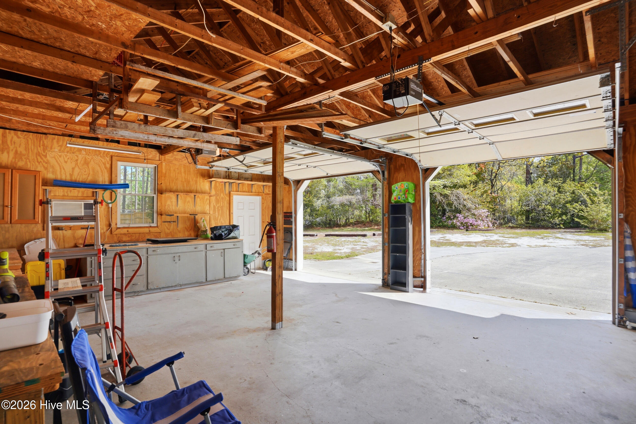 100565910 | Photo 32