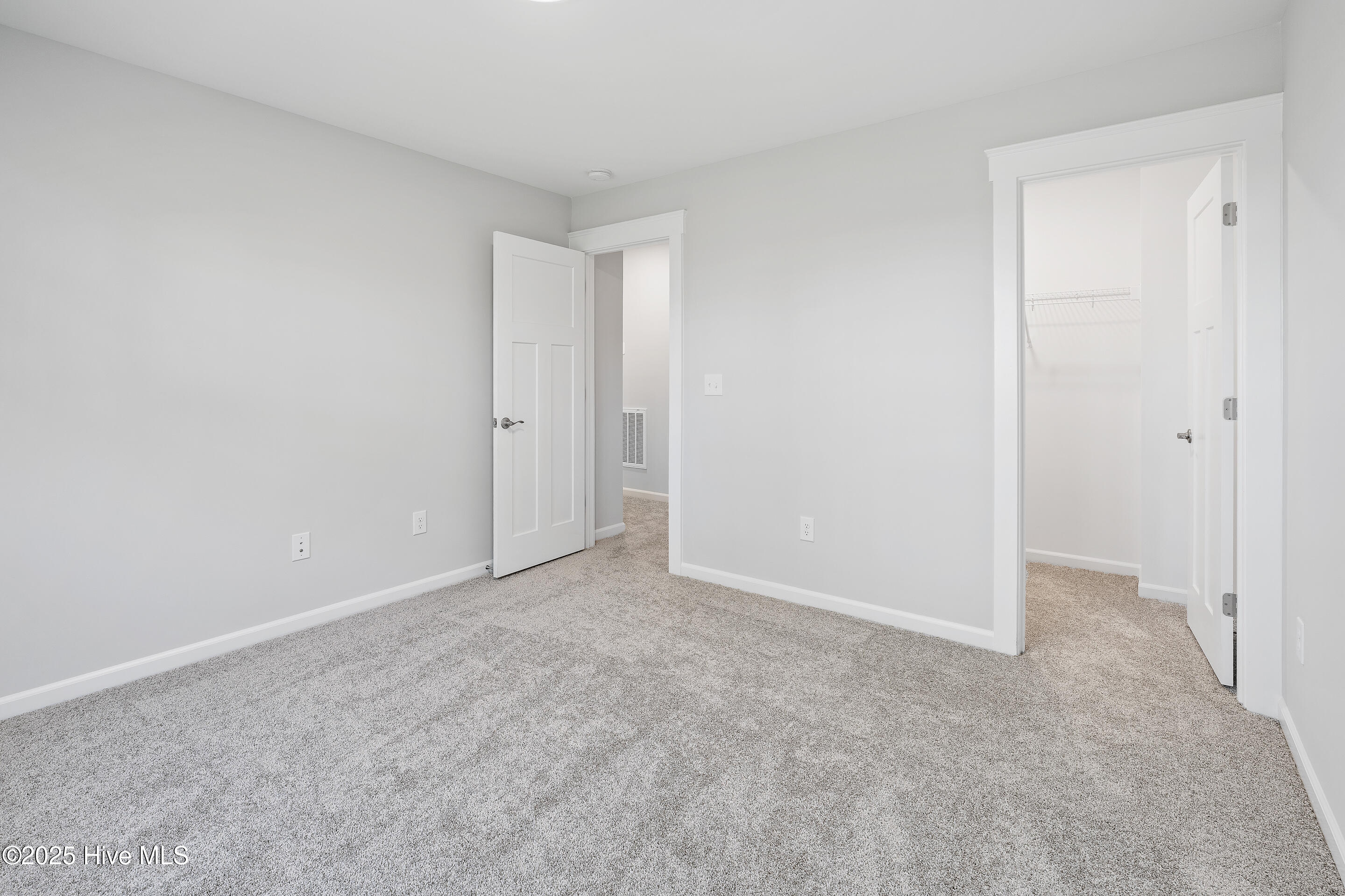 100501651 | Photo 26