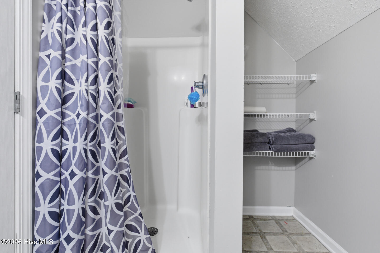 100568997 | Photo 24