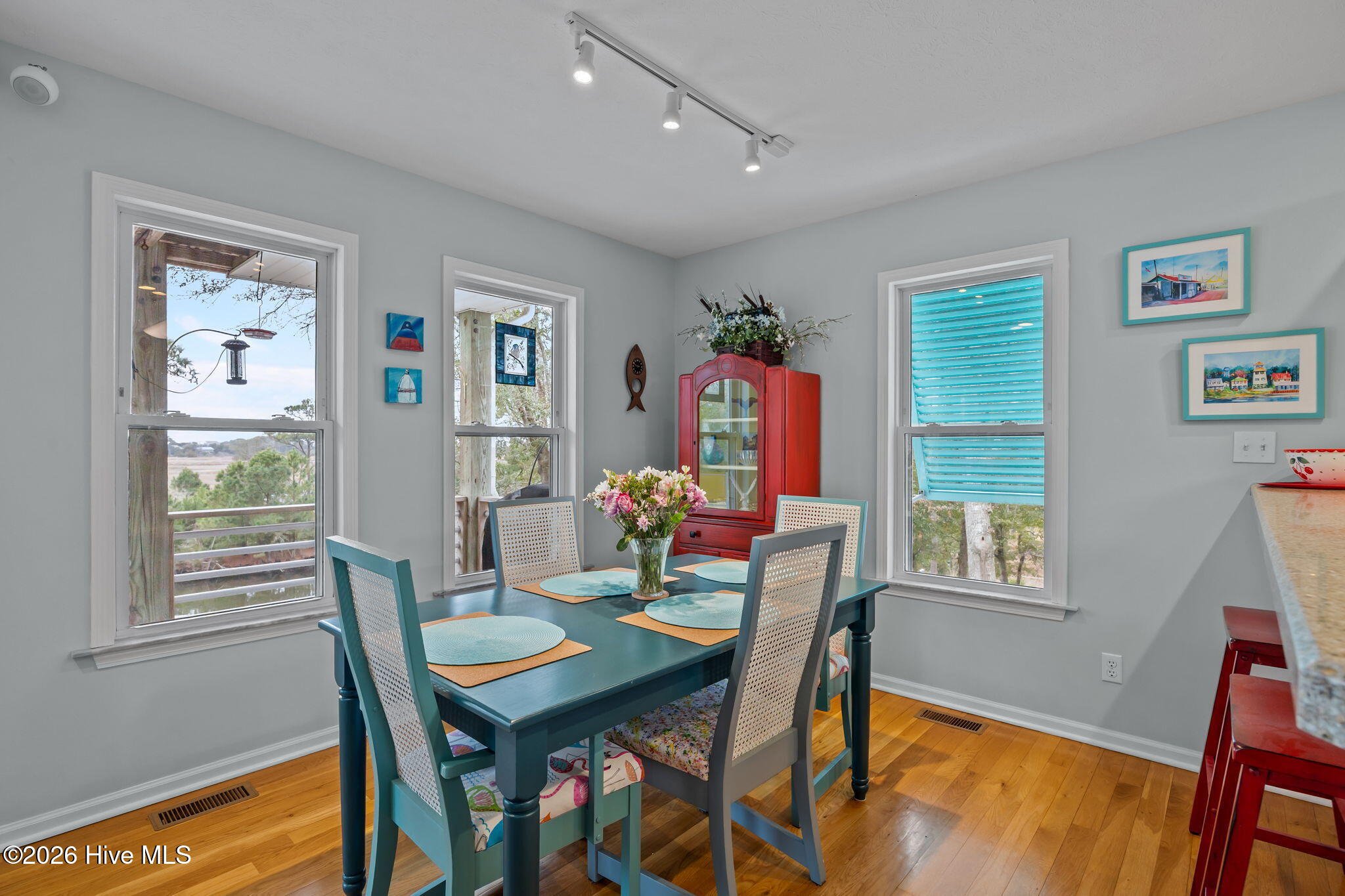 100558416 | Photo 15