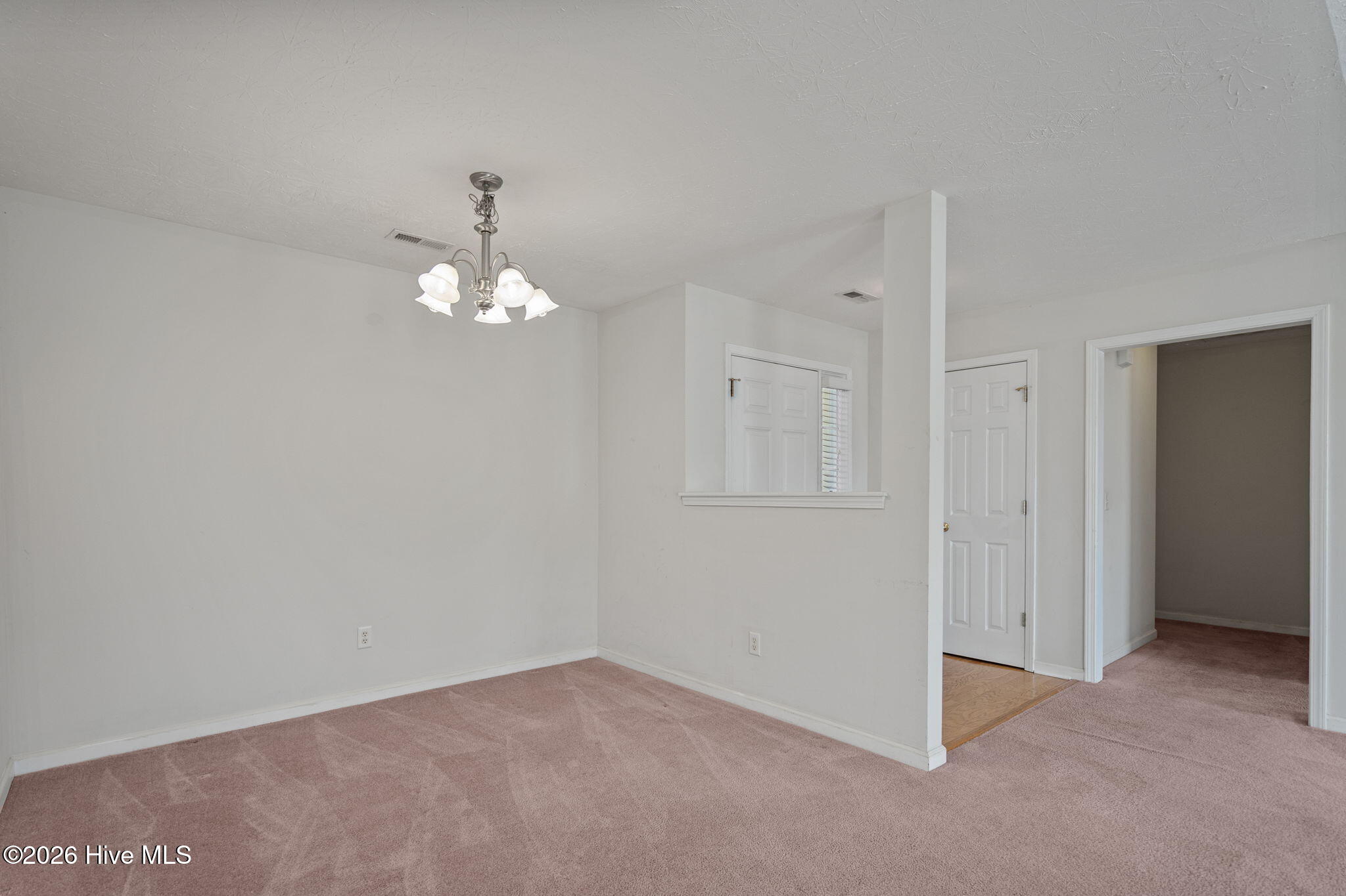 100563369 | Photo 44