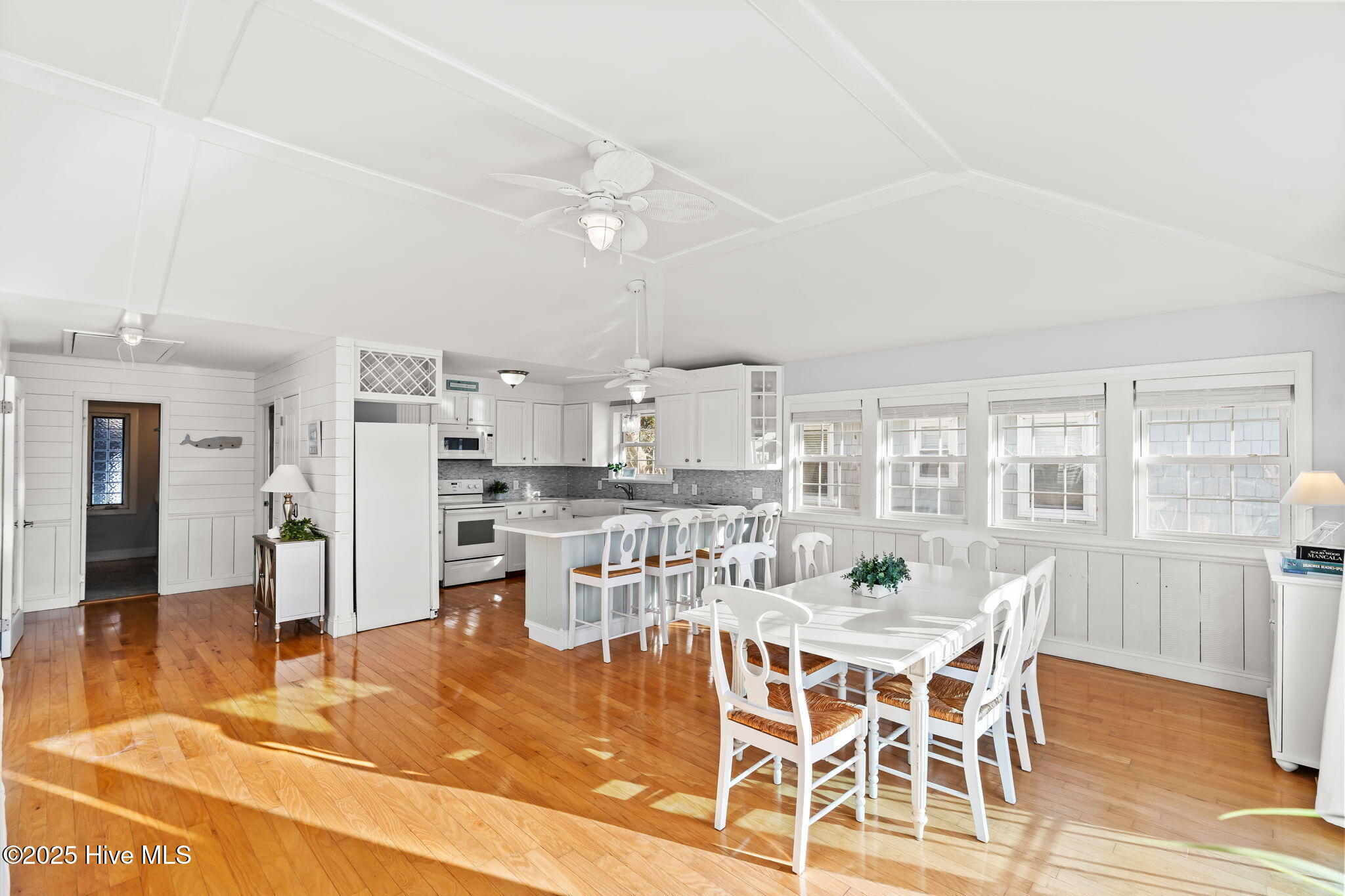 100542340 | Photo 12