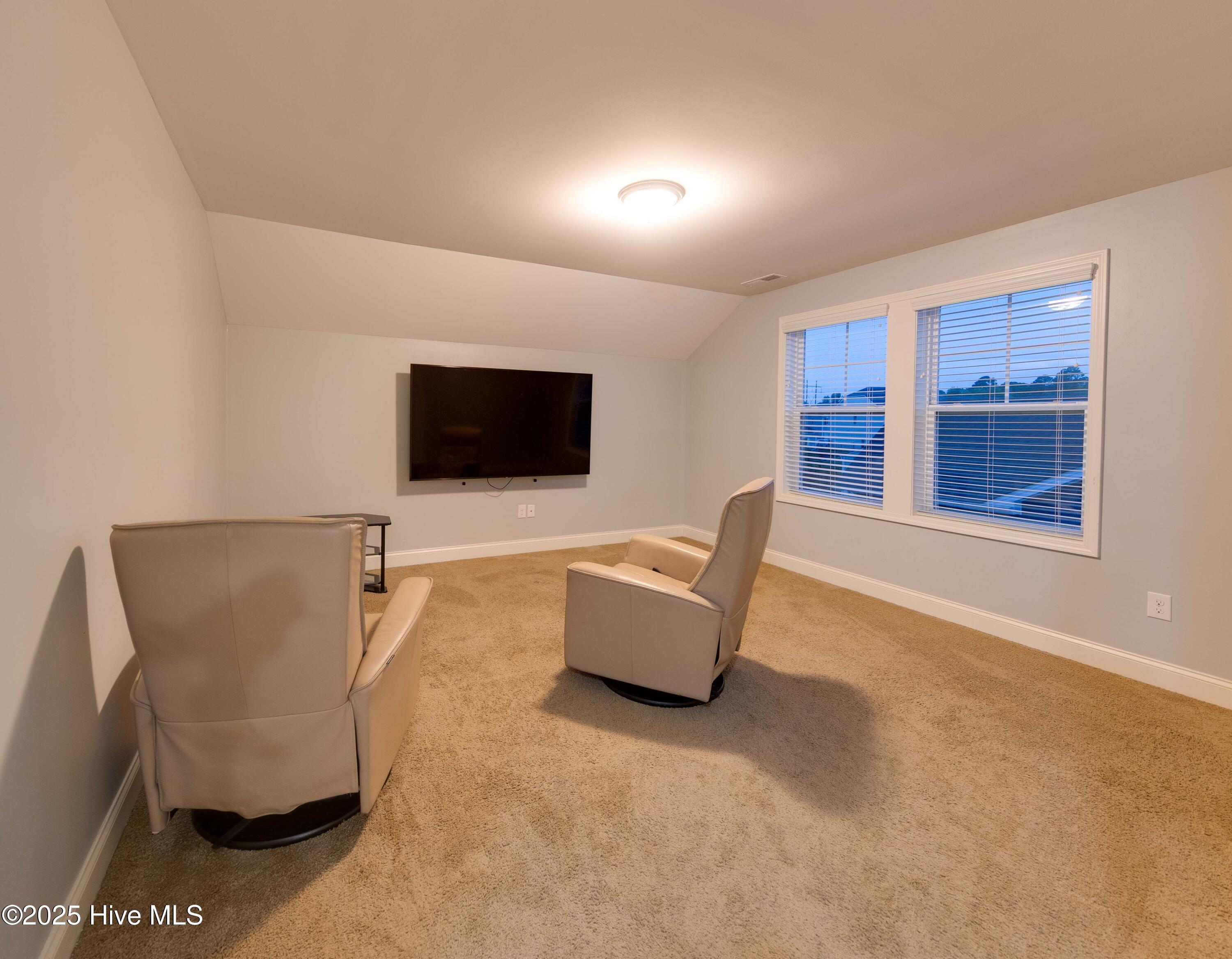 100504792 | Photo 36