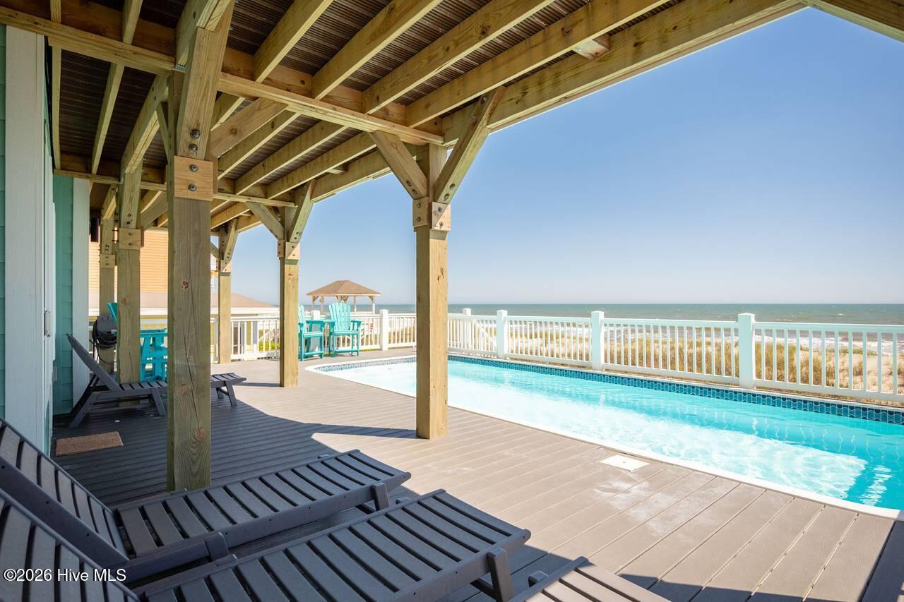 100560212 | Photo 36