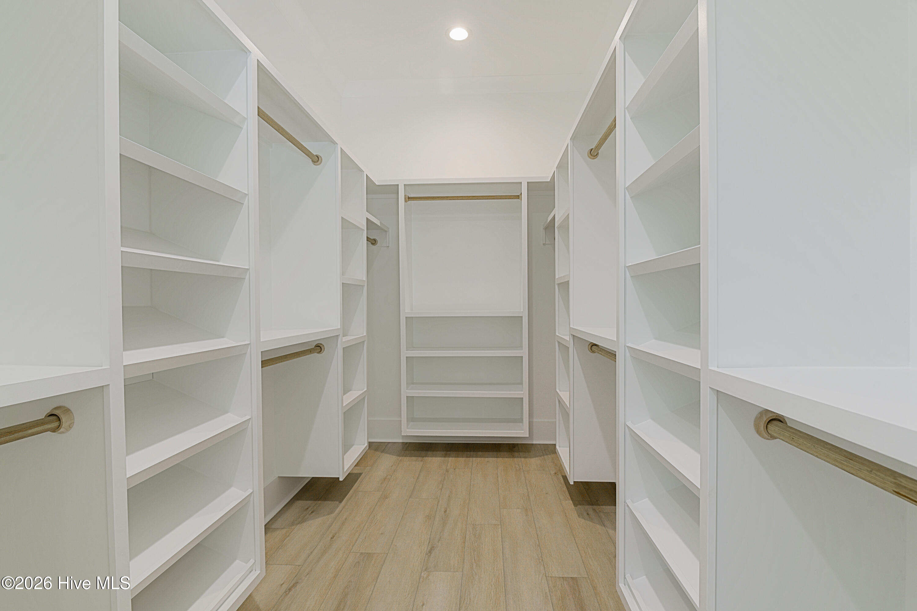 100563417 | Photo 34