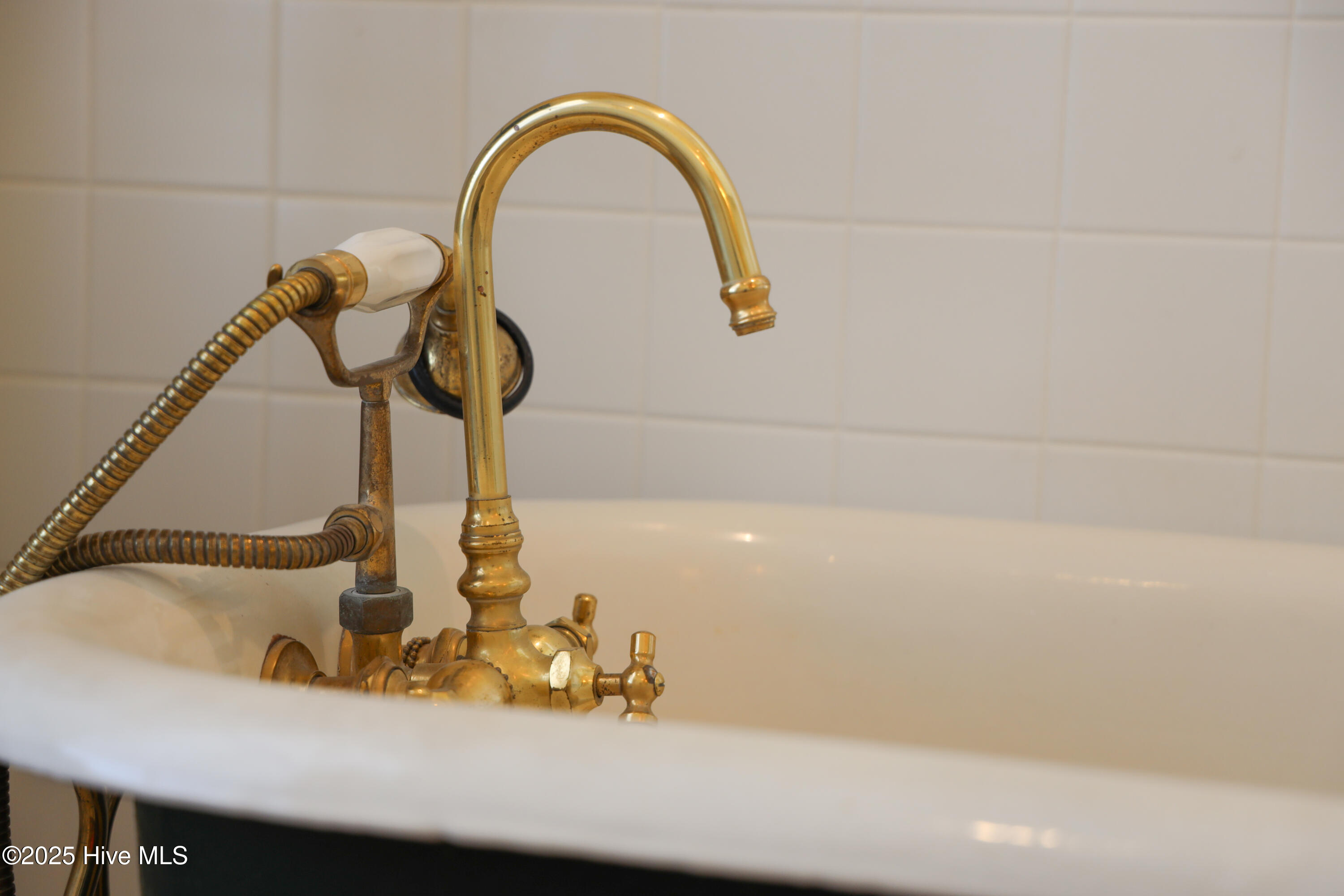 100501936 | Photo 57