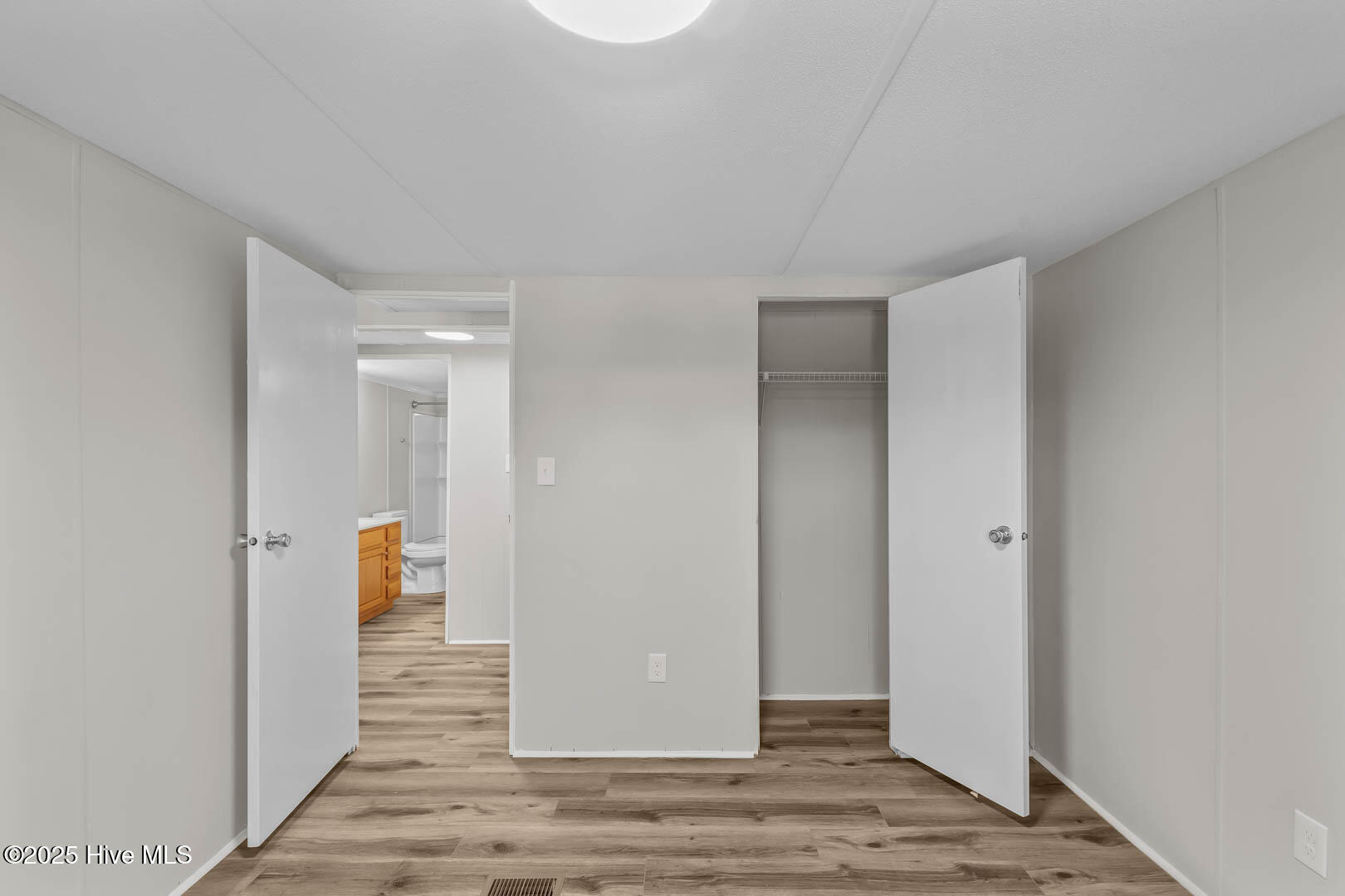 100565795 | Photo 29