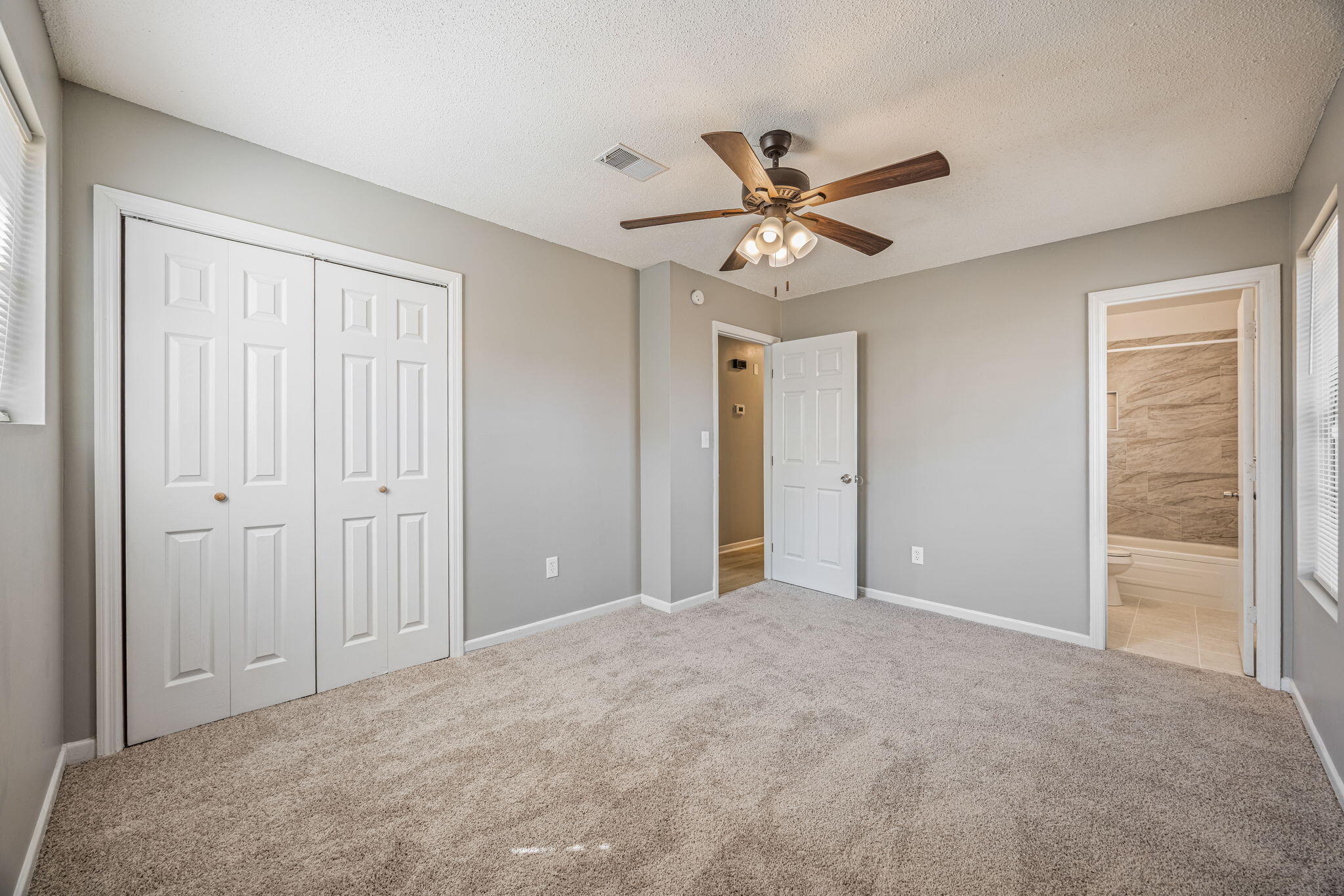 17-web-or-mls-2965 Meadowbrook Drive-09