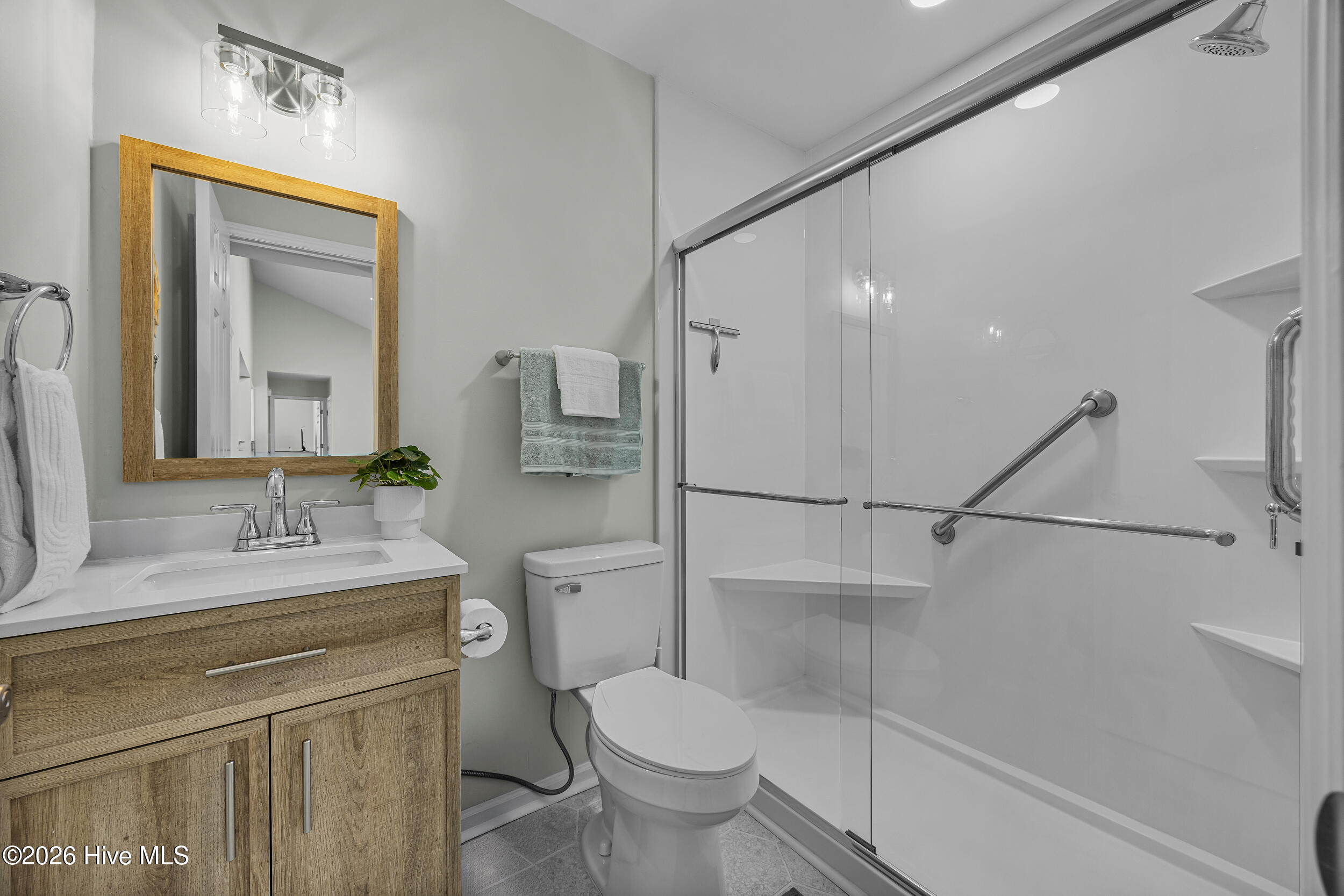 100563217 | Photo 28