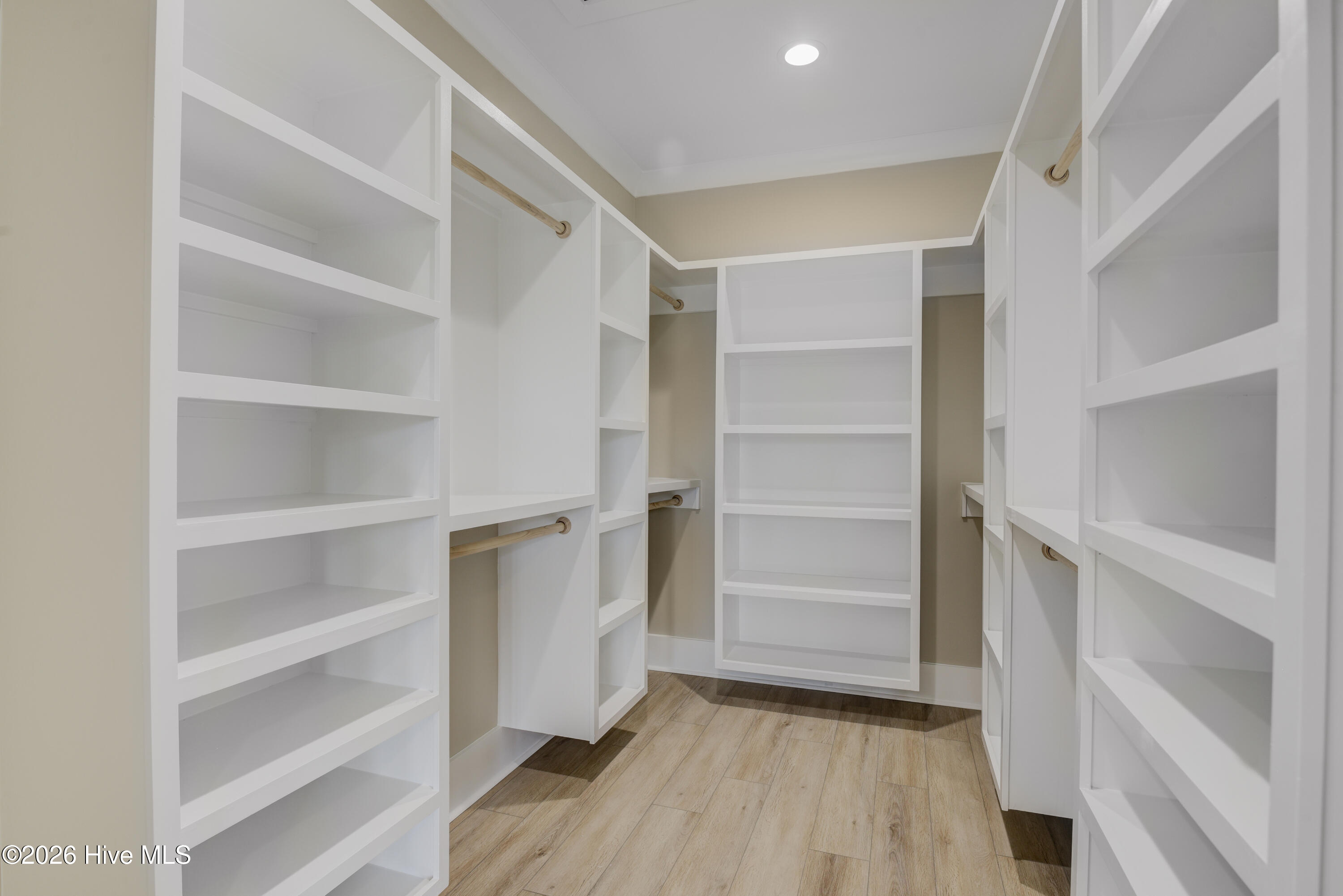 100541947 | Photo 32