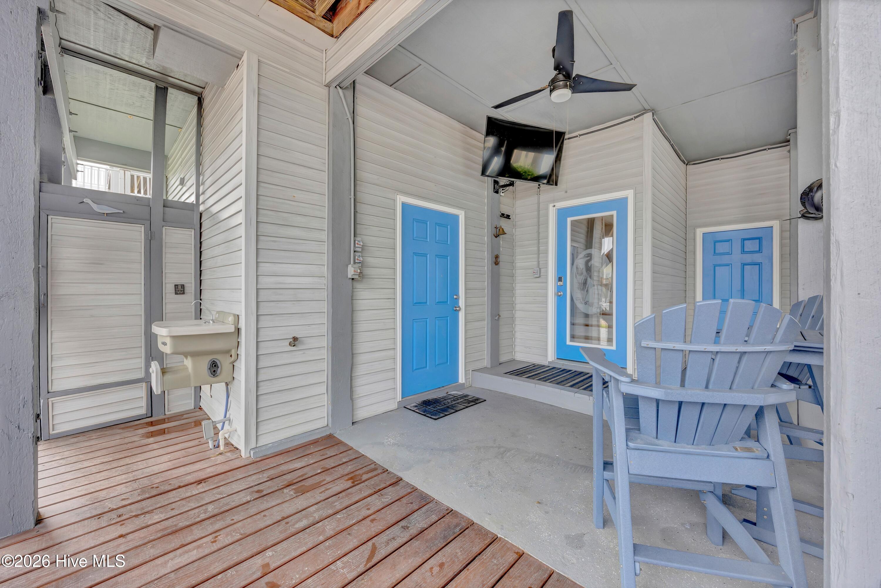 100556301 | Photo 23