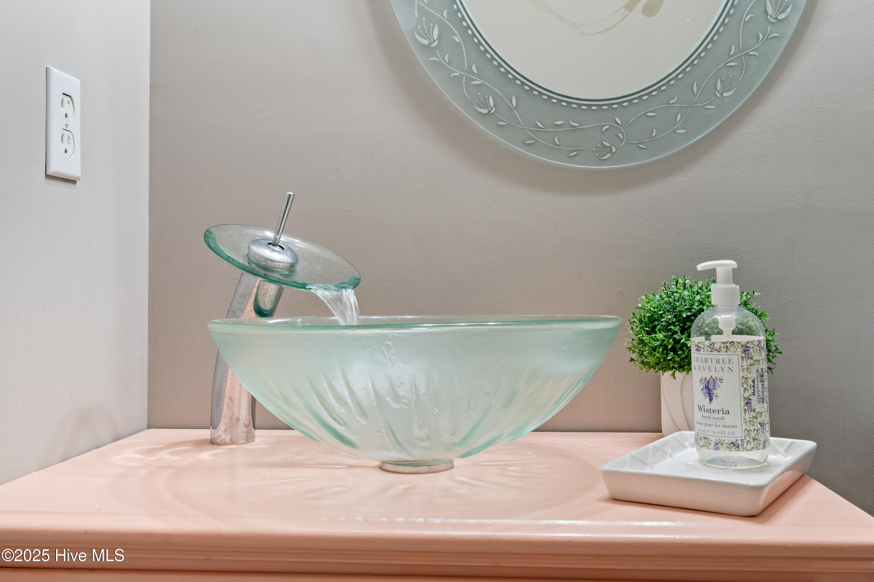 100543099 | Photo 39