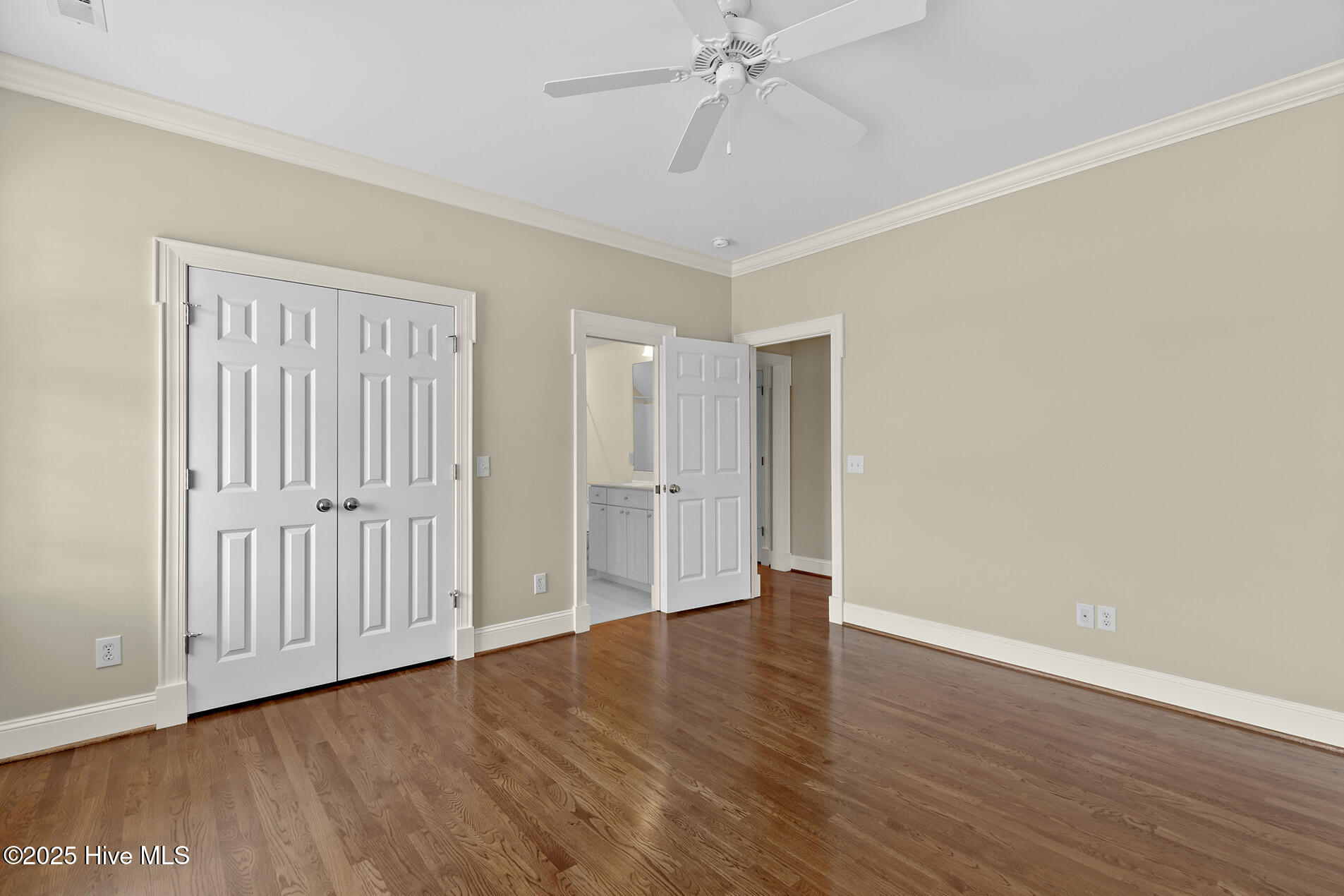 100545737 | Photo 59