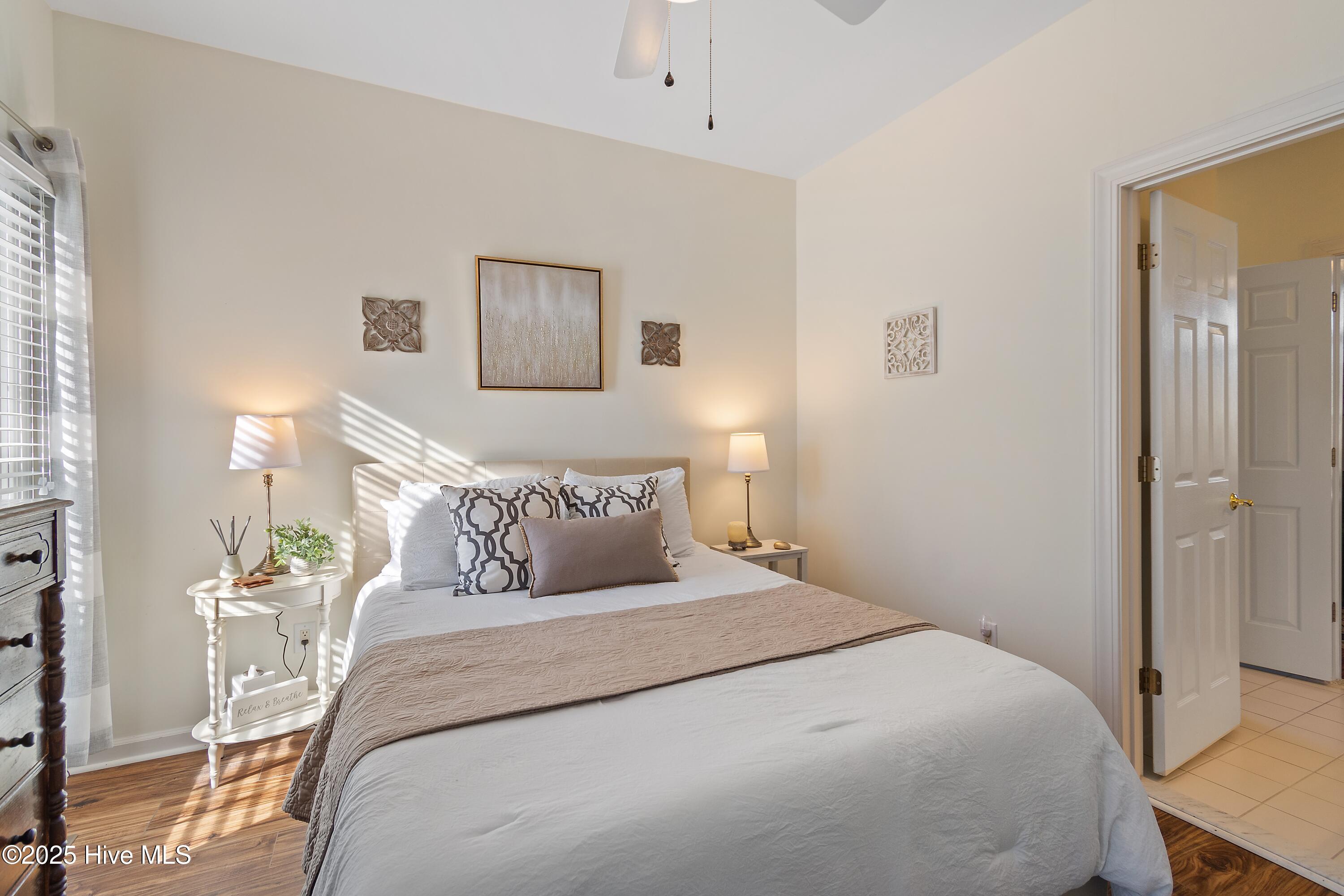 100550149 | Photo 28